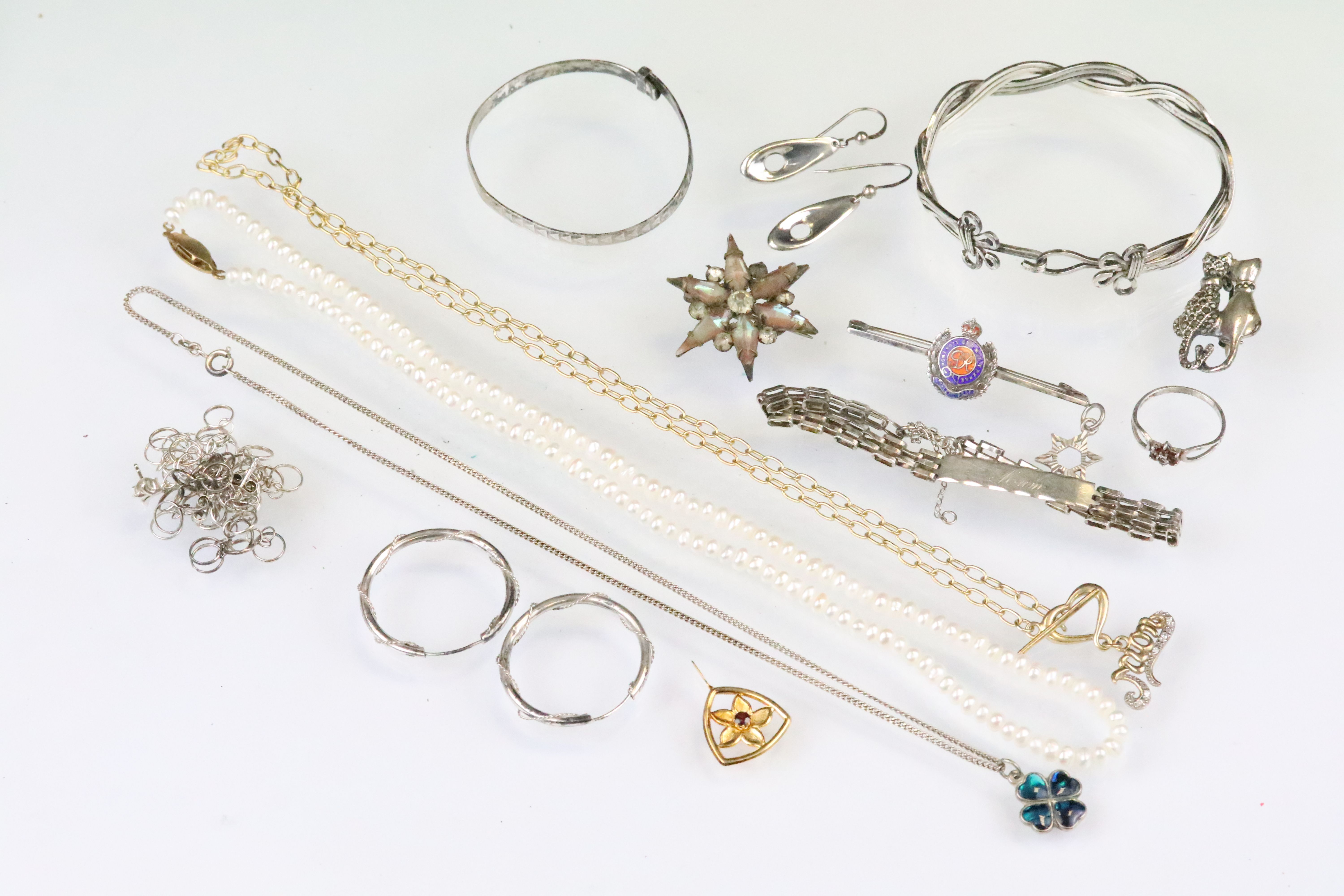 Collection of silver jewellery to include marcasite cat brooch, ID bracelet, bangle, hoop