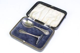 1920s silver hallmarked spoon and pusher set within their original case. Hallmarked Birmingham 1923,