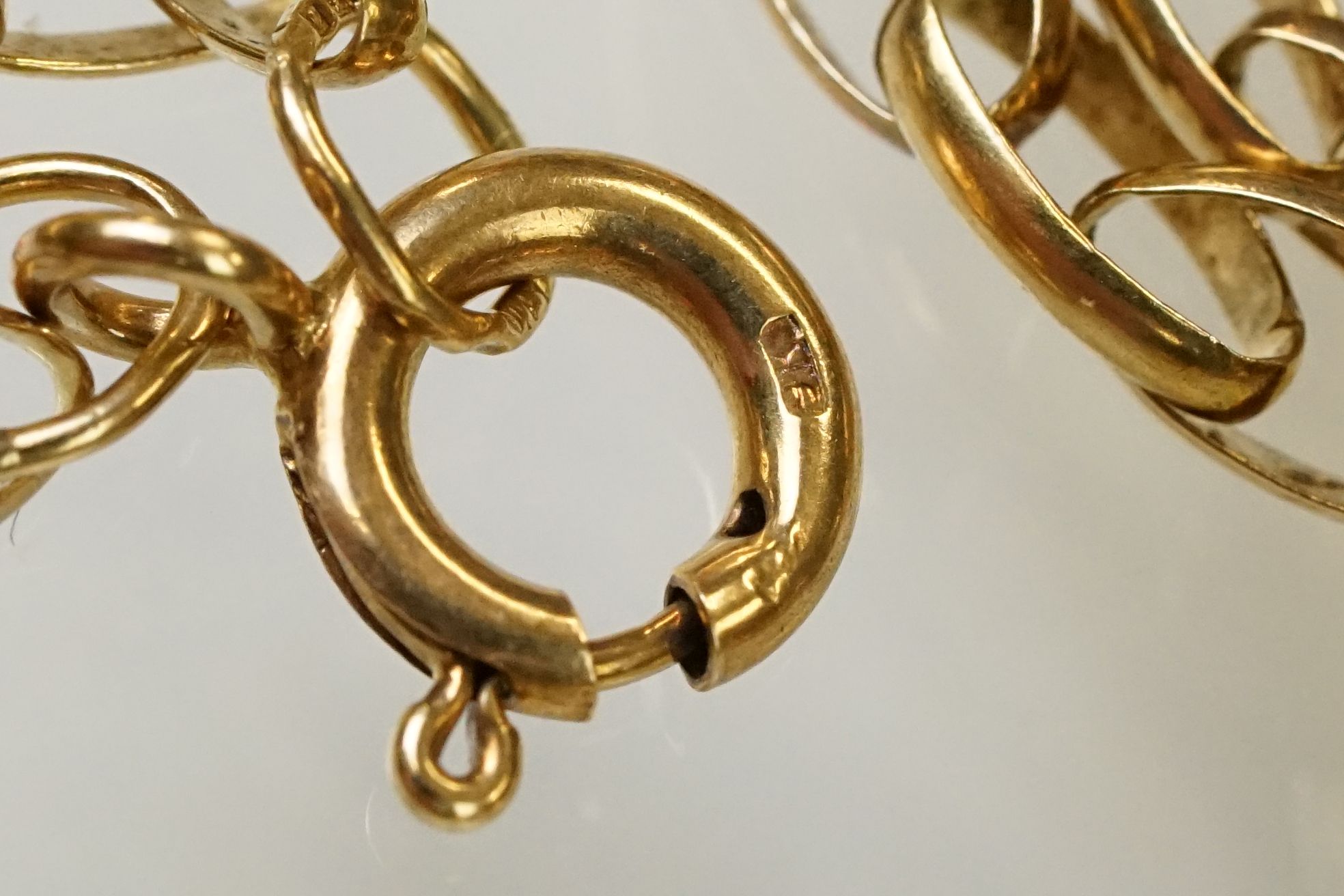9ct gold oval link necklace chain with spring ring clasp. Marked 9k to clasp. Measures 80cm. - Image 5 of 5