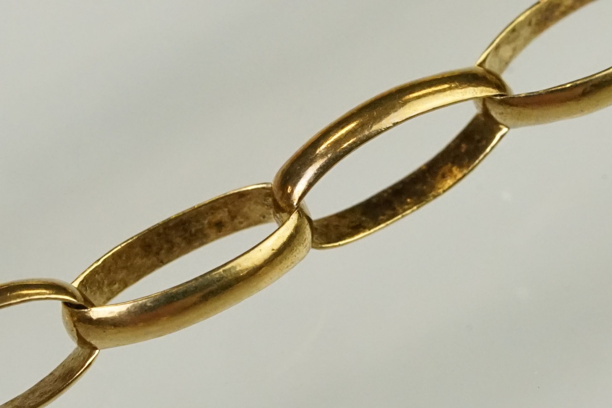 9ct gold oval link necklace chain with spring ring clasp. Marked 9k to clasp. Measures 80cm. - Image 3 of 5