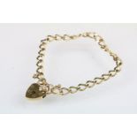 9ct gold hallmarked heart padlock bracelet with a curb a link chain. Hallmarked London to clasp.