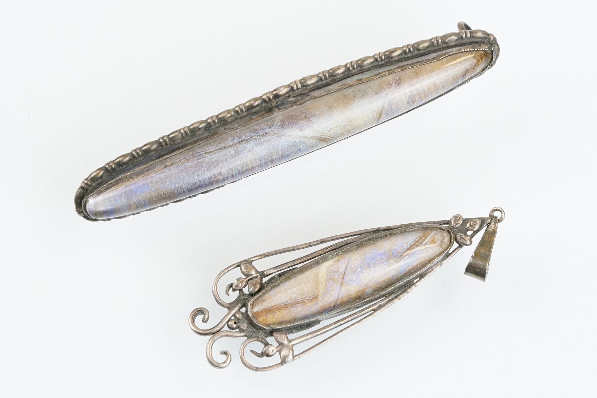 Collection of 19th Century and antique jewellery to include a rose metal stick with reverse carved - Image 5 of 9