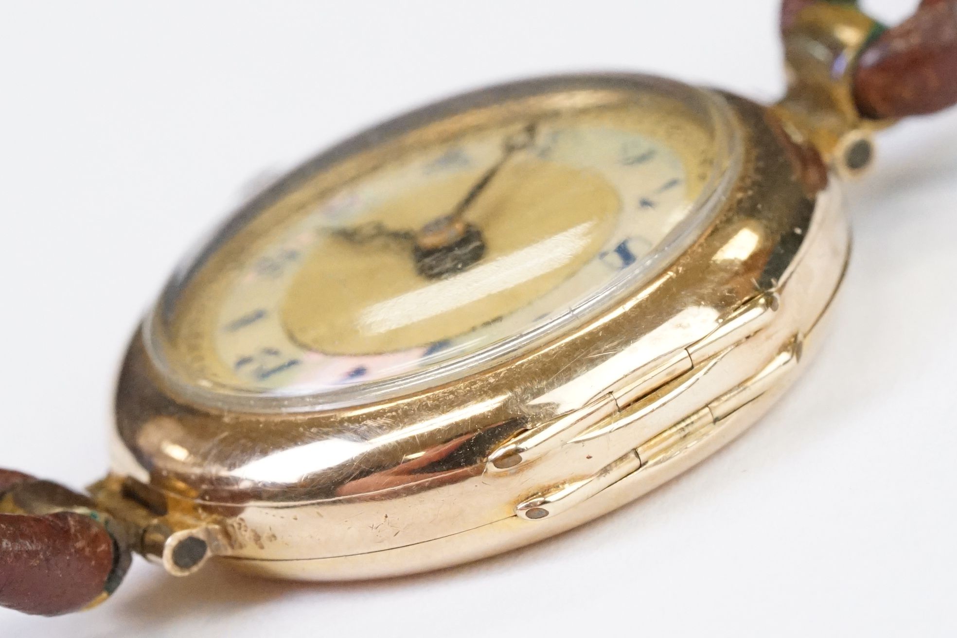 A 1930's fully hallmarked ladies V.W.C. 9ct gold cased wristwatch with enamel and mother of pearl - Image 11 of 14