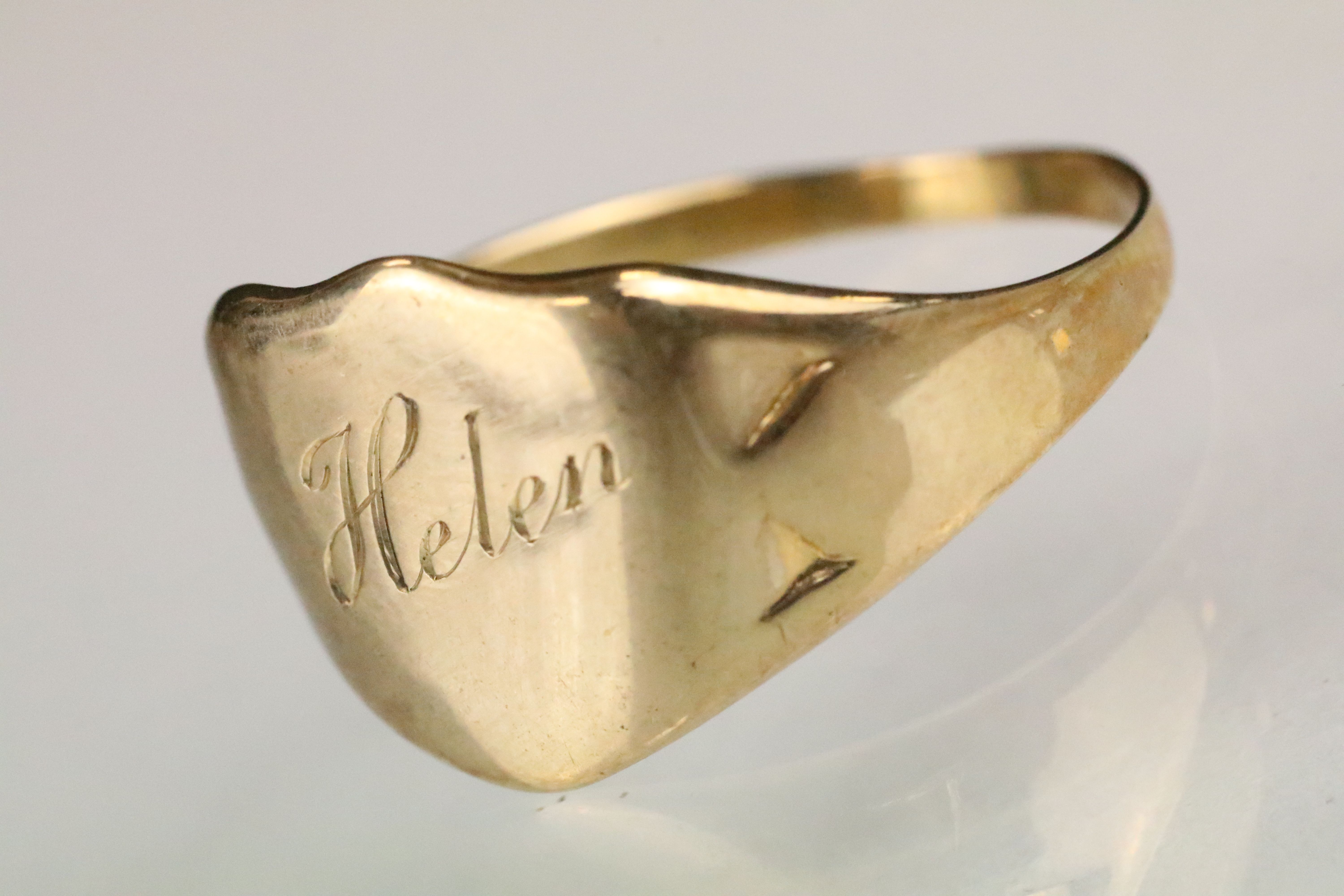 Yellow gold hallmarked signet ring (hallmark partially rubbed, likely 18ct gold, date mark 1929, - Image 3 of 7