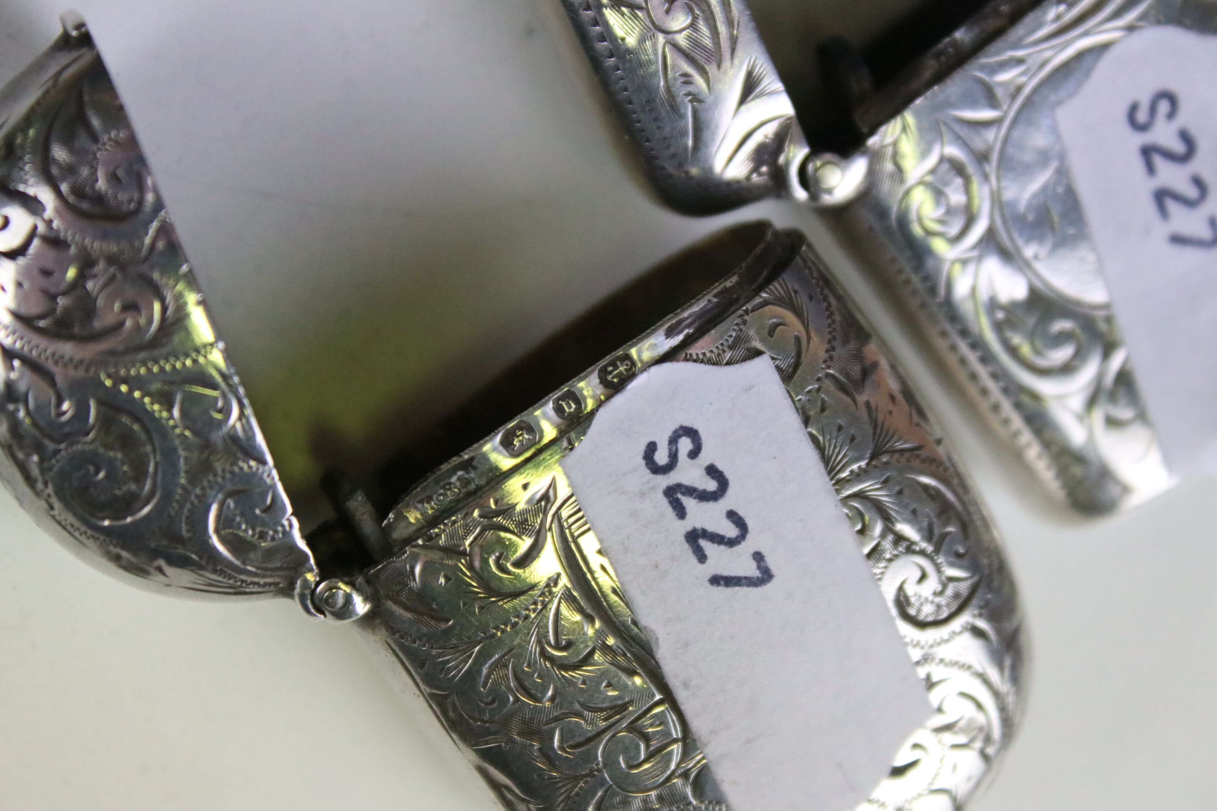 Group of five silver hallmarked vesta cases, featuring a 1920's vesta case of plain polish slim - Image 7 of 7