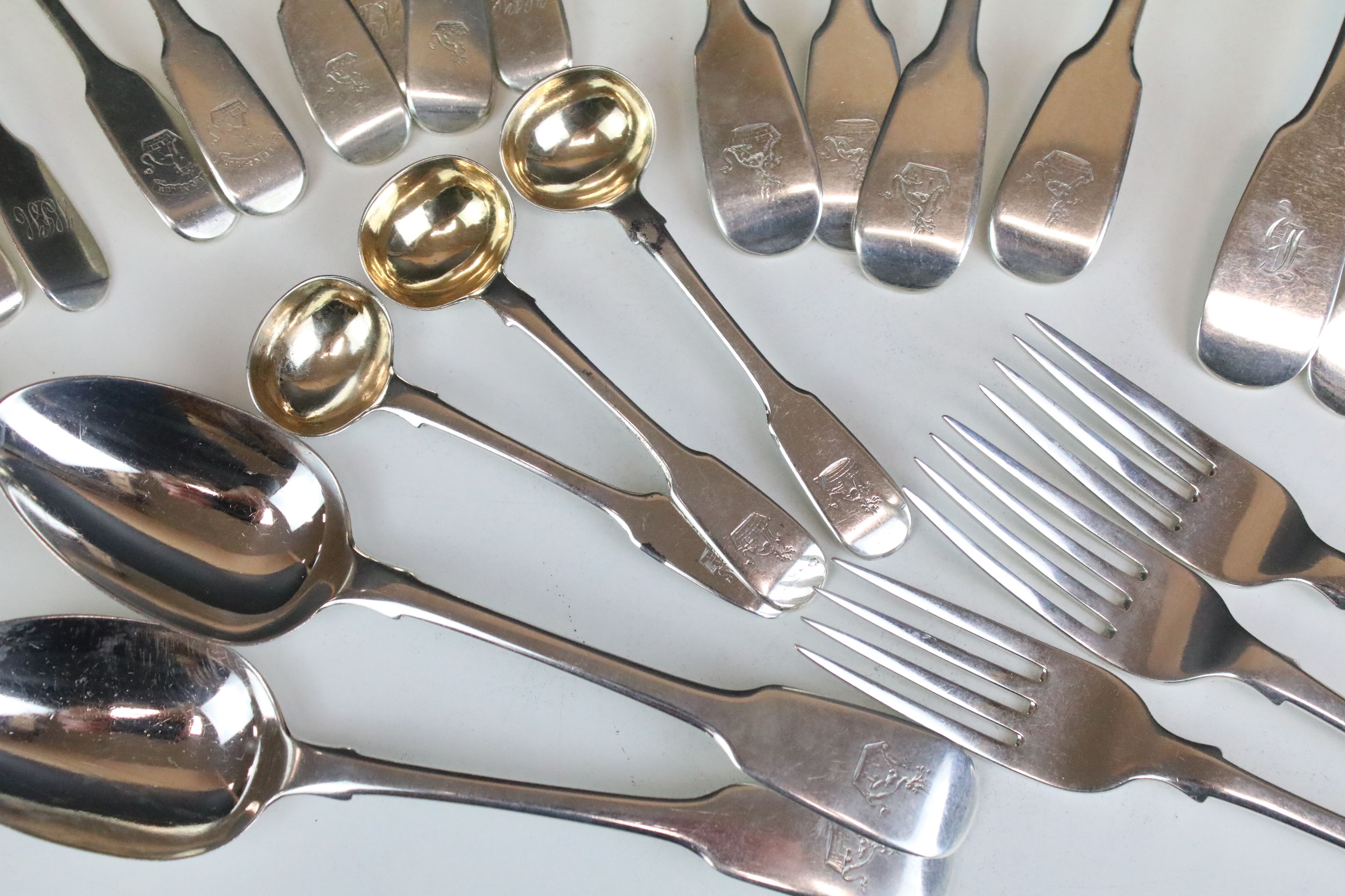 Collection of silver fiddle pattern flatware, mostly Victorian, to include dessert spoons, dessert - Image 5 of 10