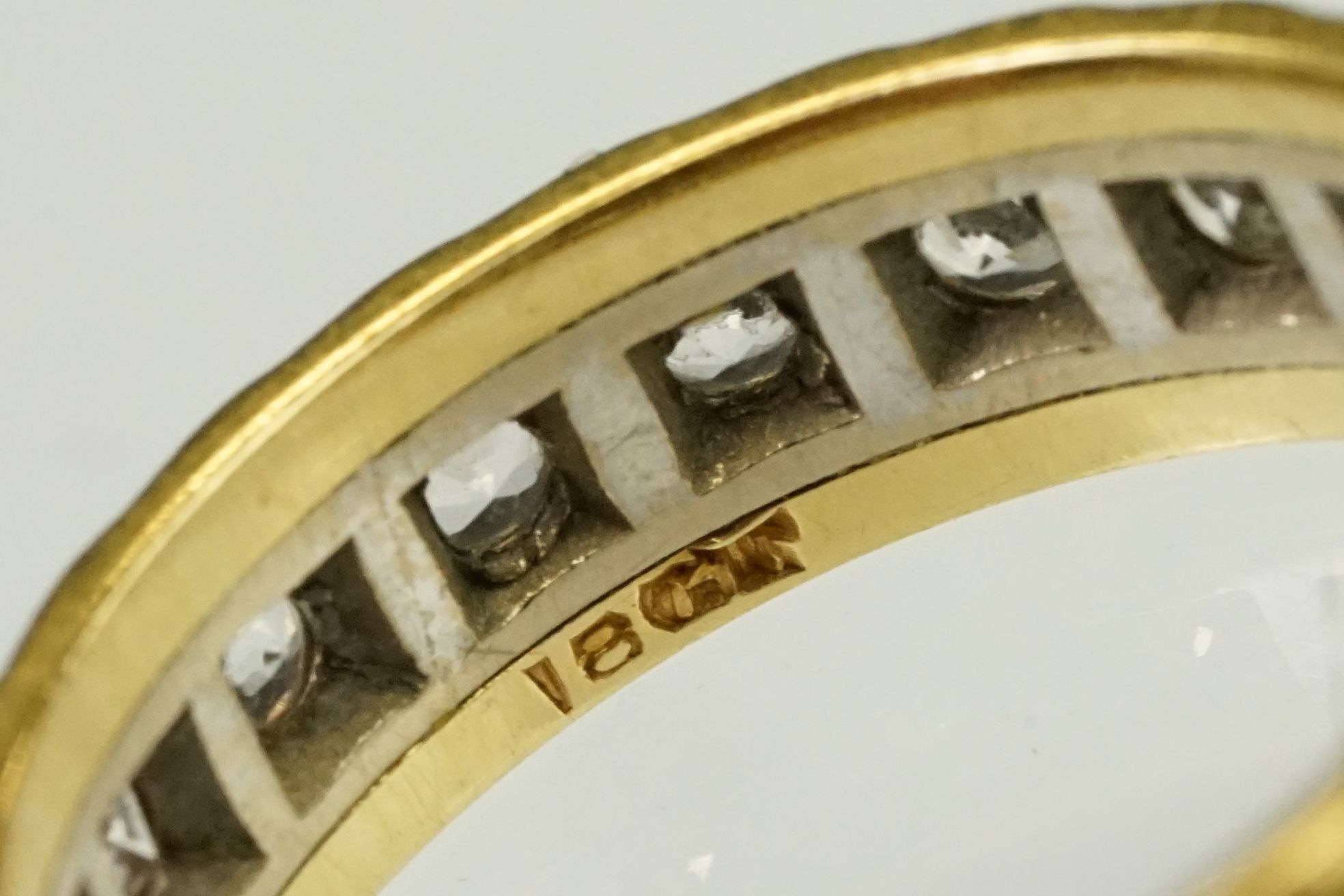 Two tone 18ct gold and white stone eternity ring. Marked 18ct to band. Size G.5. - Image 7 of 7