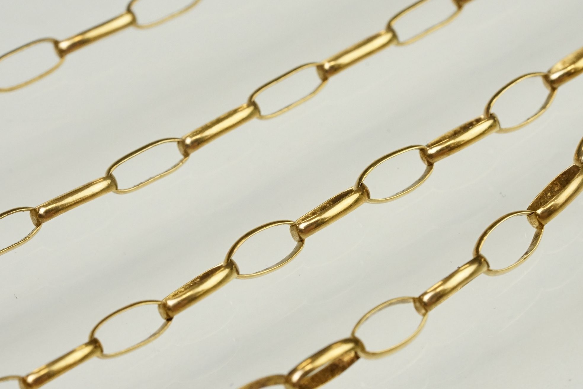 9ct gold oval link necklace chain with spring ring clasp. Marked 9k to clasp. Measures 80cm. - Image 2 of 5
