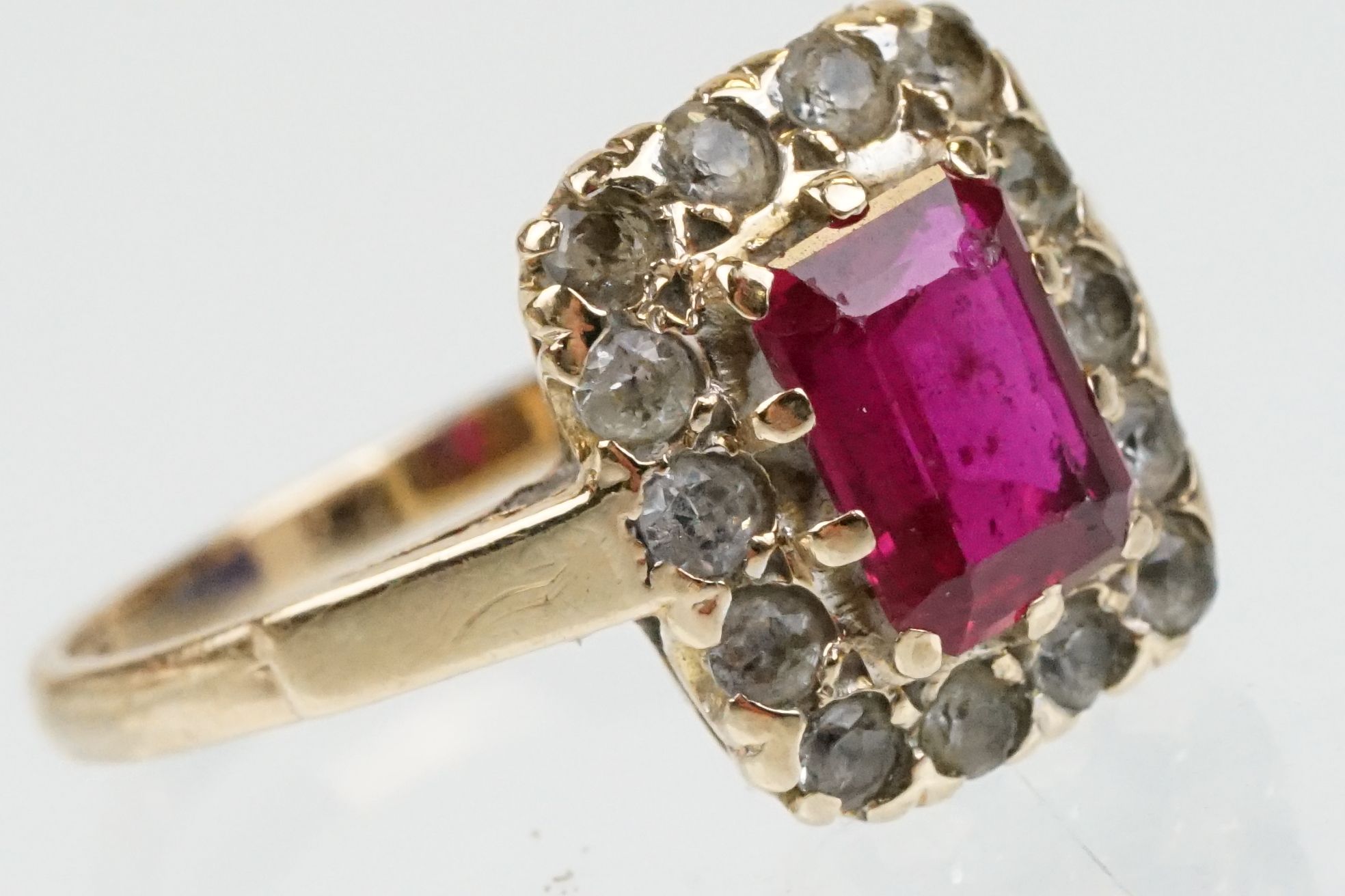 9ct gold hallmarked synthetic ruby and white stone cluster ring. The ring being set with a - Image 7 of 9