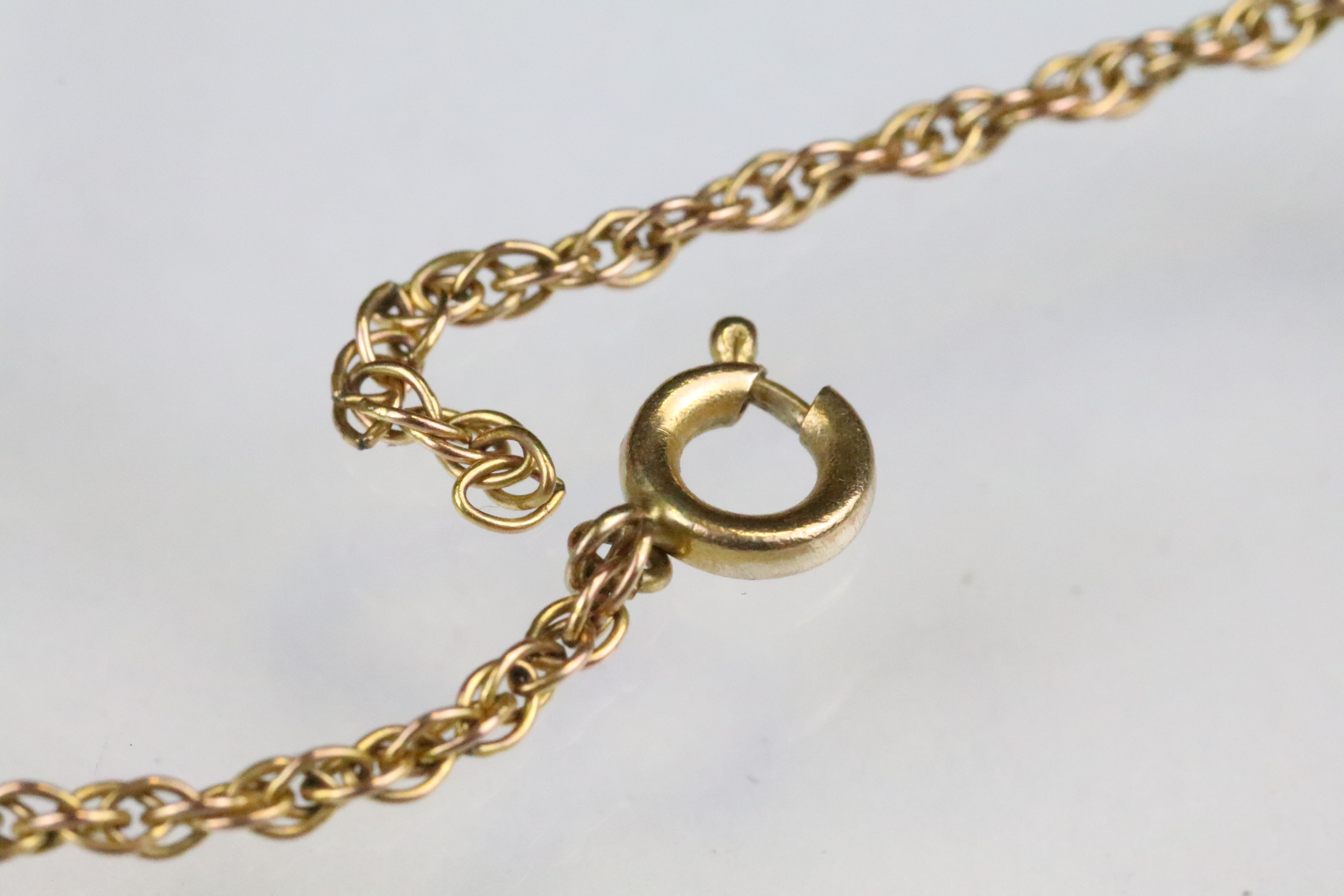 Hallmarked 9ct gold St Christopher pendant of round form mounted to a gold rope twist chain (a/f, - Image 5 of 5