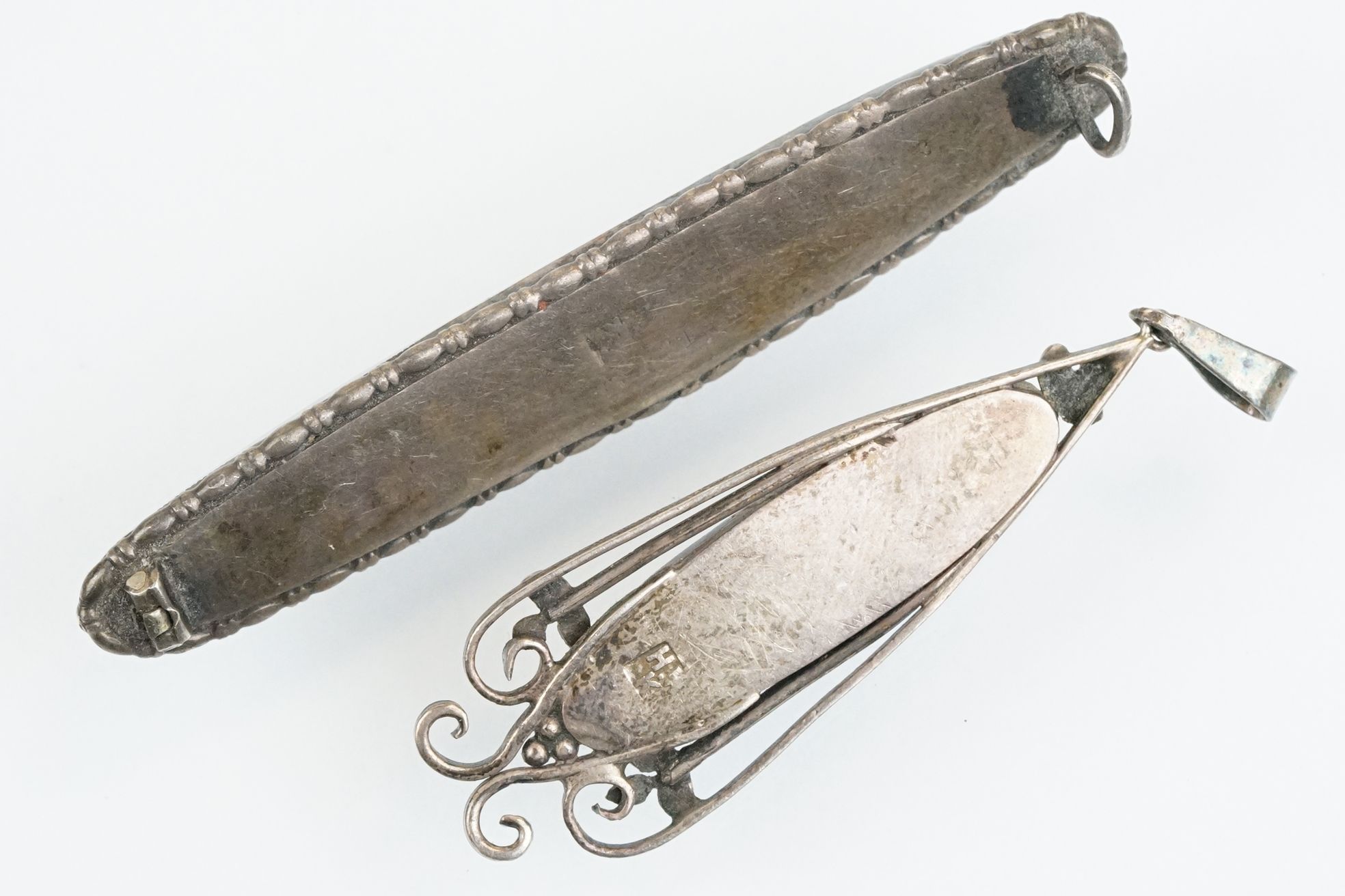 Collection of 19th Century and antique jewellery to include a rose metal stick with reverse carved - Image 6 of 9