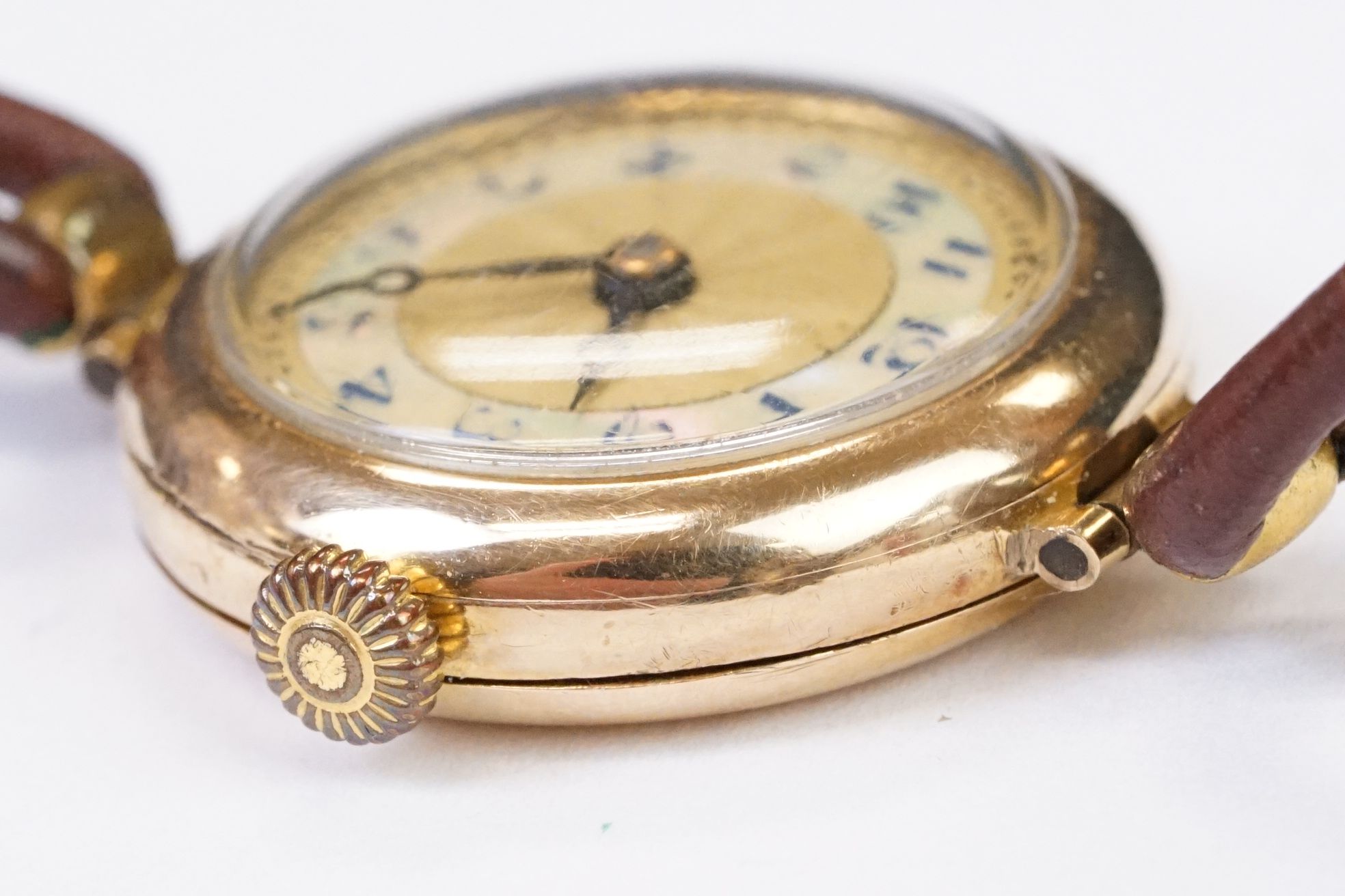 A 1930's fully hallmarked ladies V.W.C. 9ct gold cased wristwatch with enamel and mother of pearl - Image 10 of 14