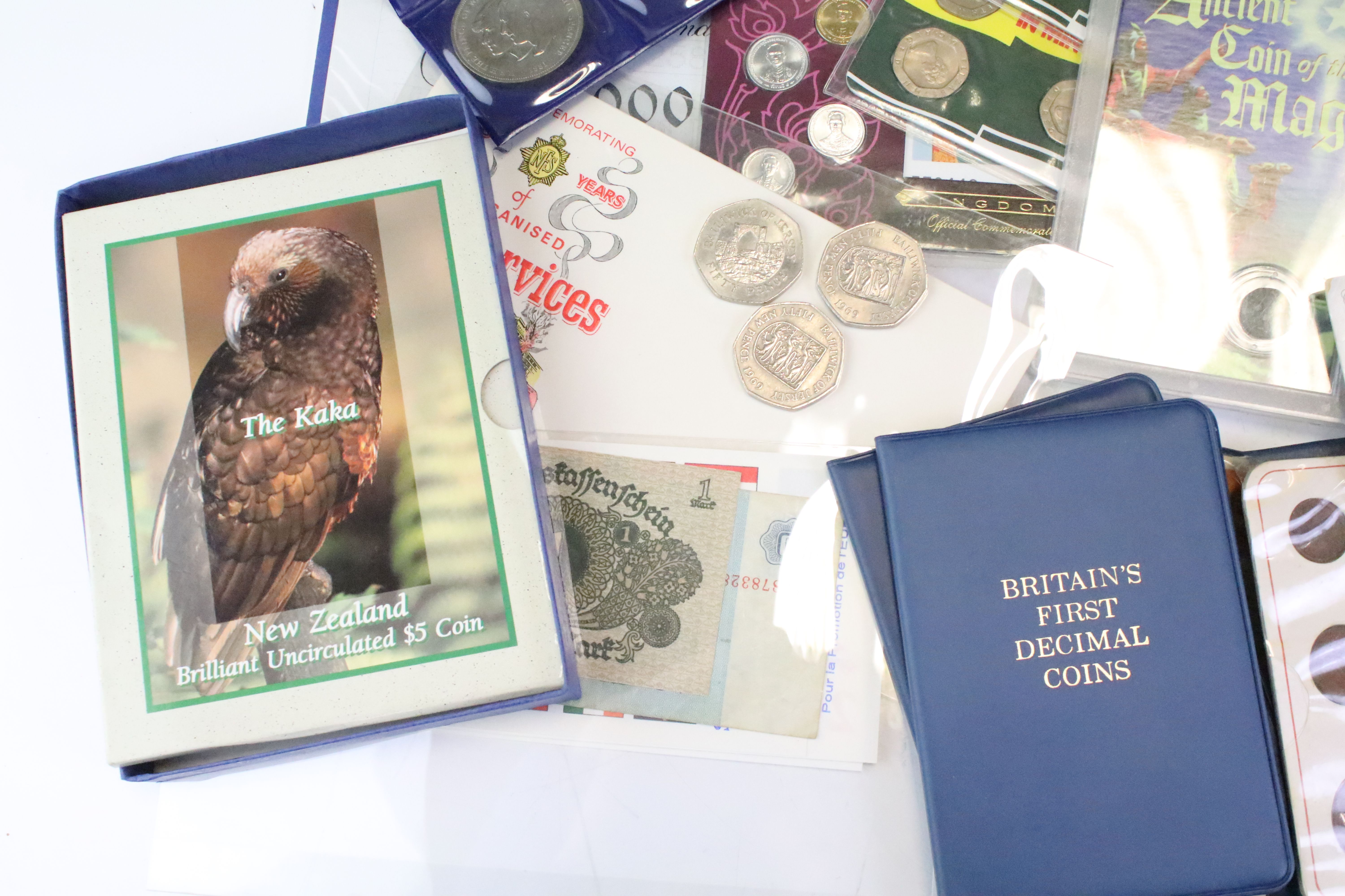 A collection of mixed coins and banknotes to include proof and uncirculated world coin sets, Kenya - Image 3 of 11
