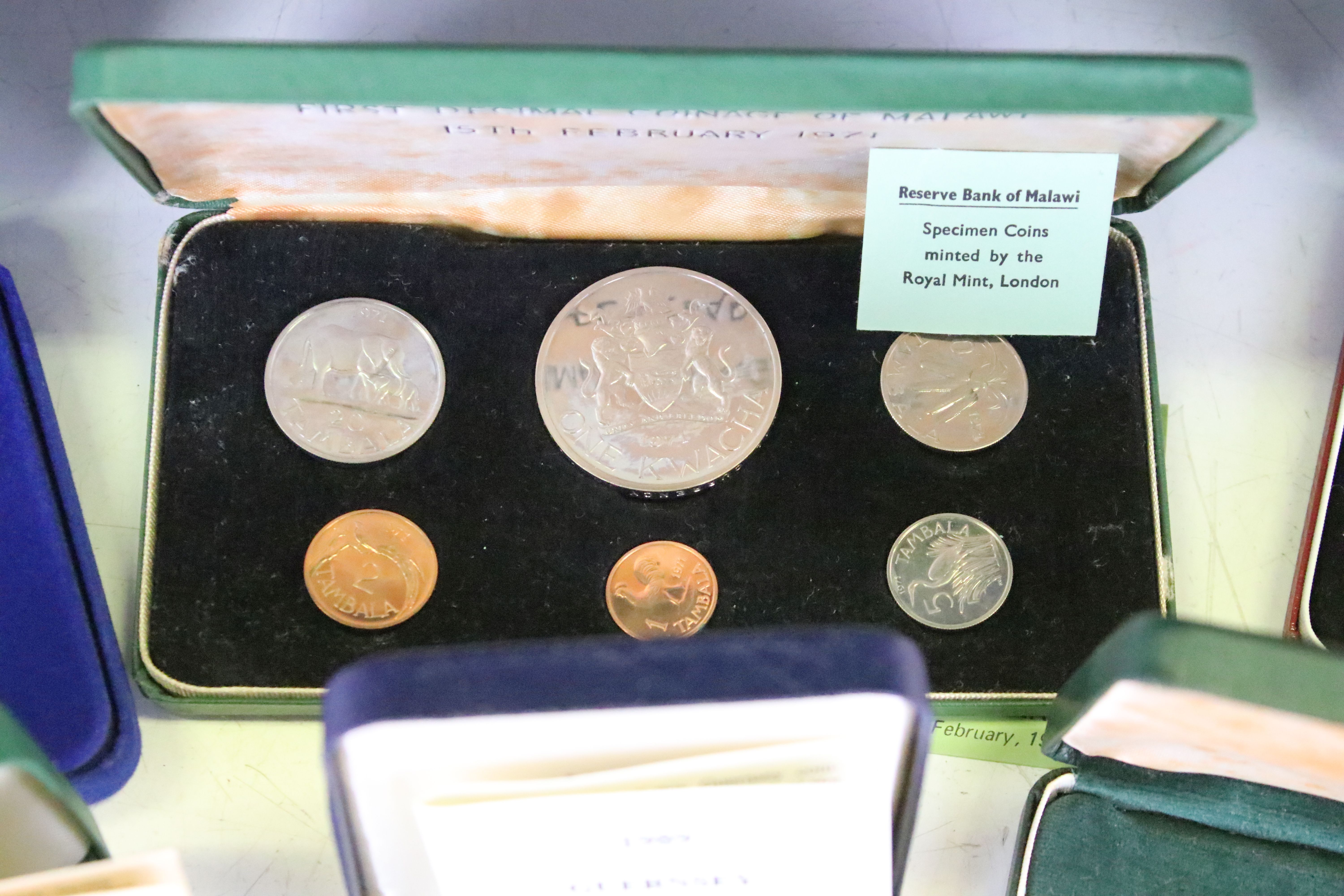 A collection of cased uncirculated and proof coins to include silver proof examples. - Image 11 of 13