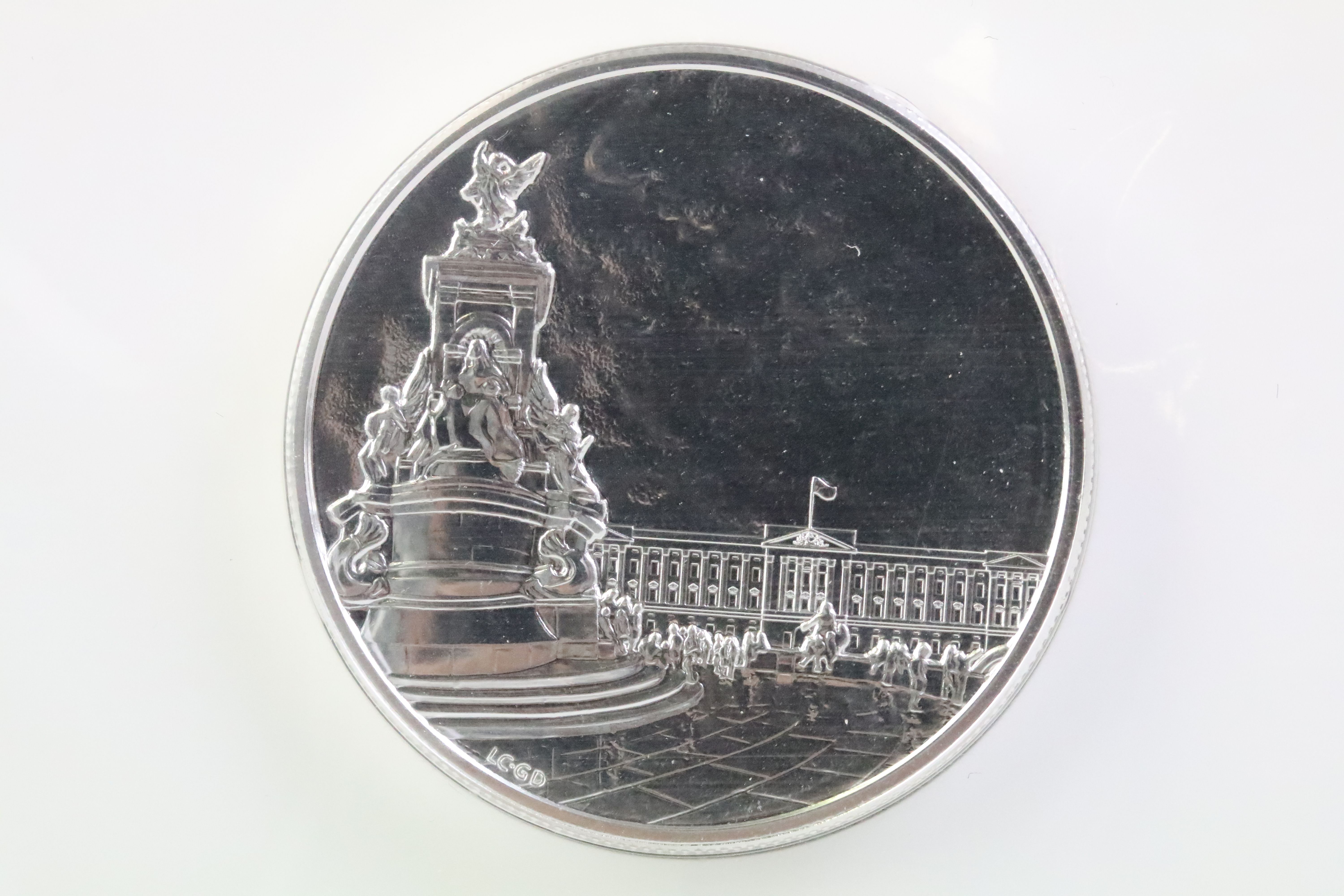A Royal Mint United Kingdom 2015 'Buckingham Palace' £100 fine silver coin. - Image 2 of 3