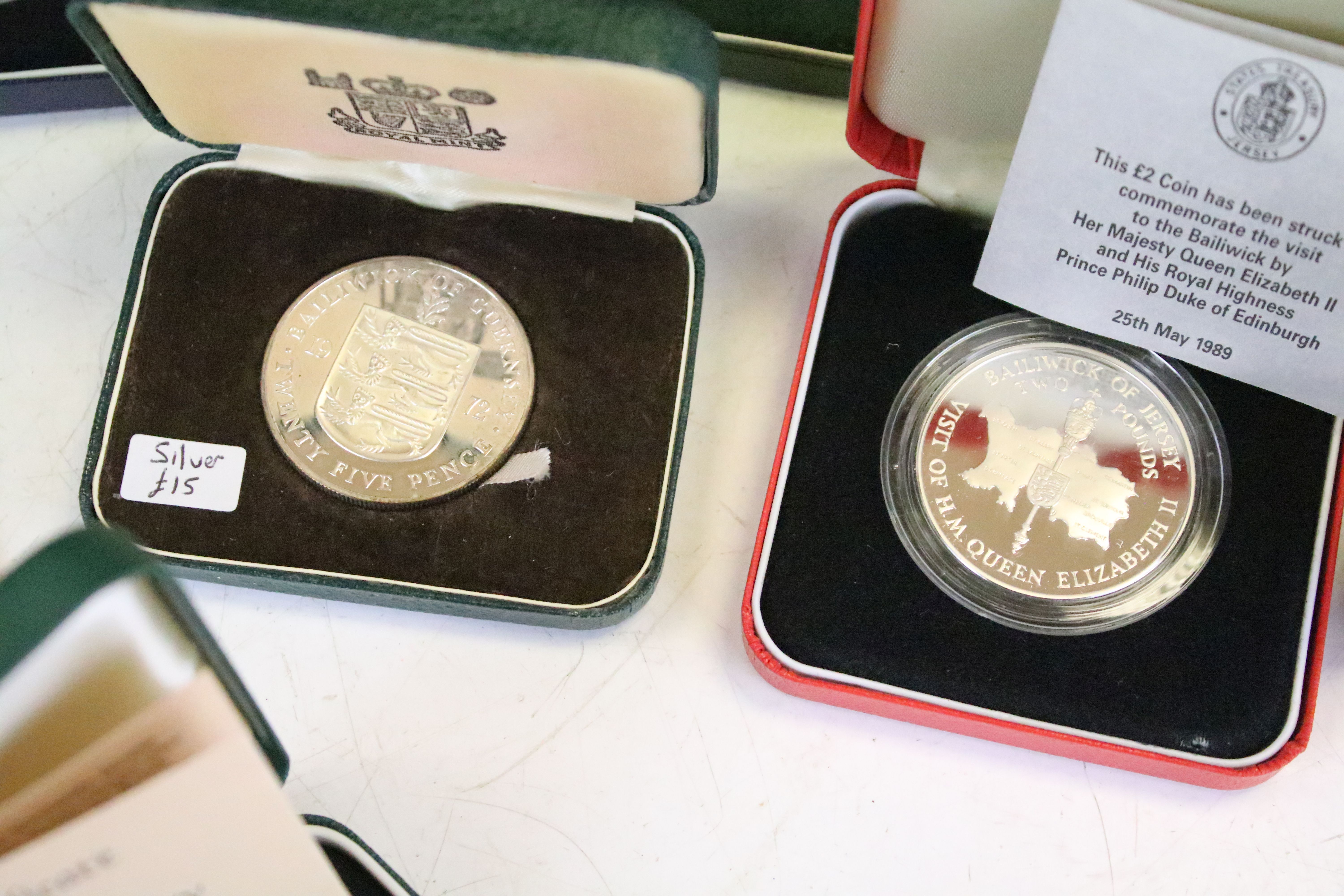 A collection of cased uncirculated and proof coins to include silver proof examples. - Image 4 of 13
