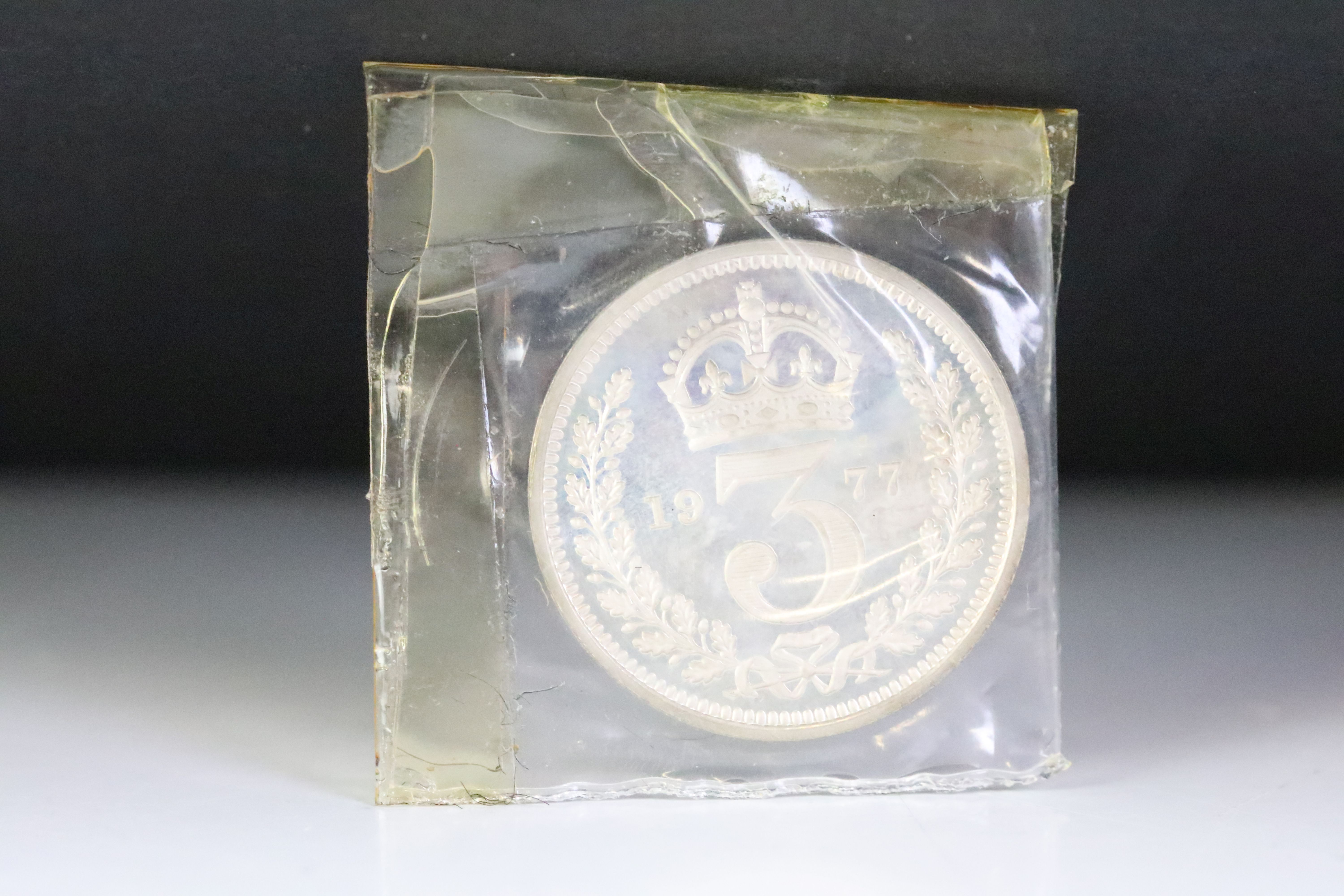 A Royal Mint 1977 Maundy Coin set in uncirculated proof condition within red display case. - Image 2 of 9