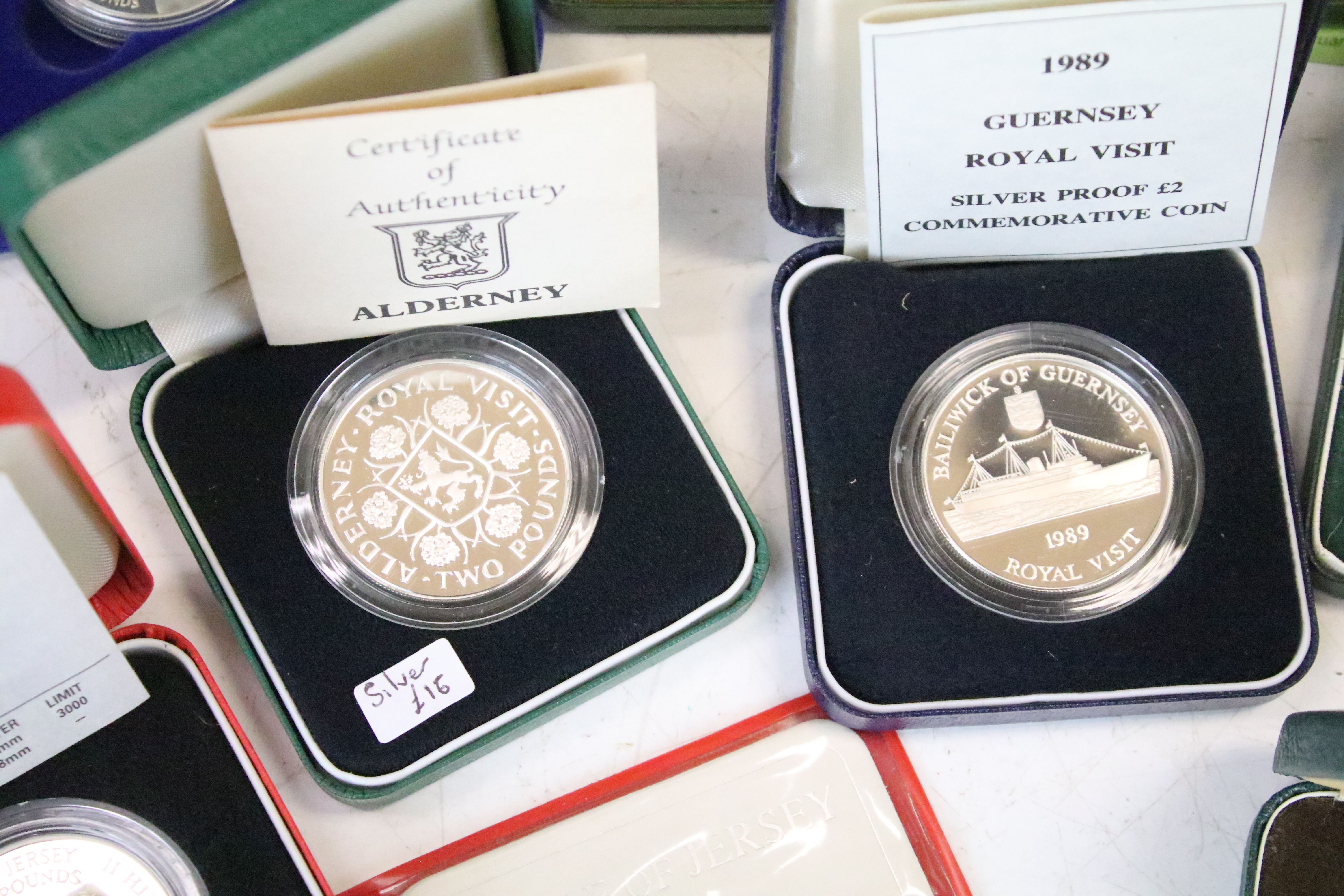 A collection of cased uncirculated and proof coins to include silver proof examples. - Image 8 of 13