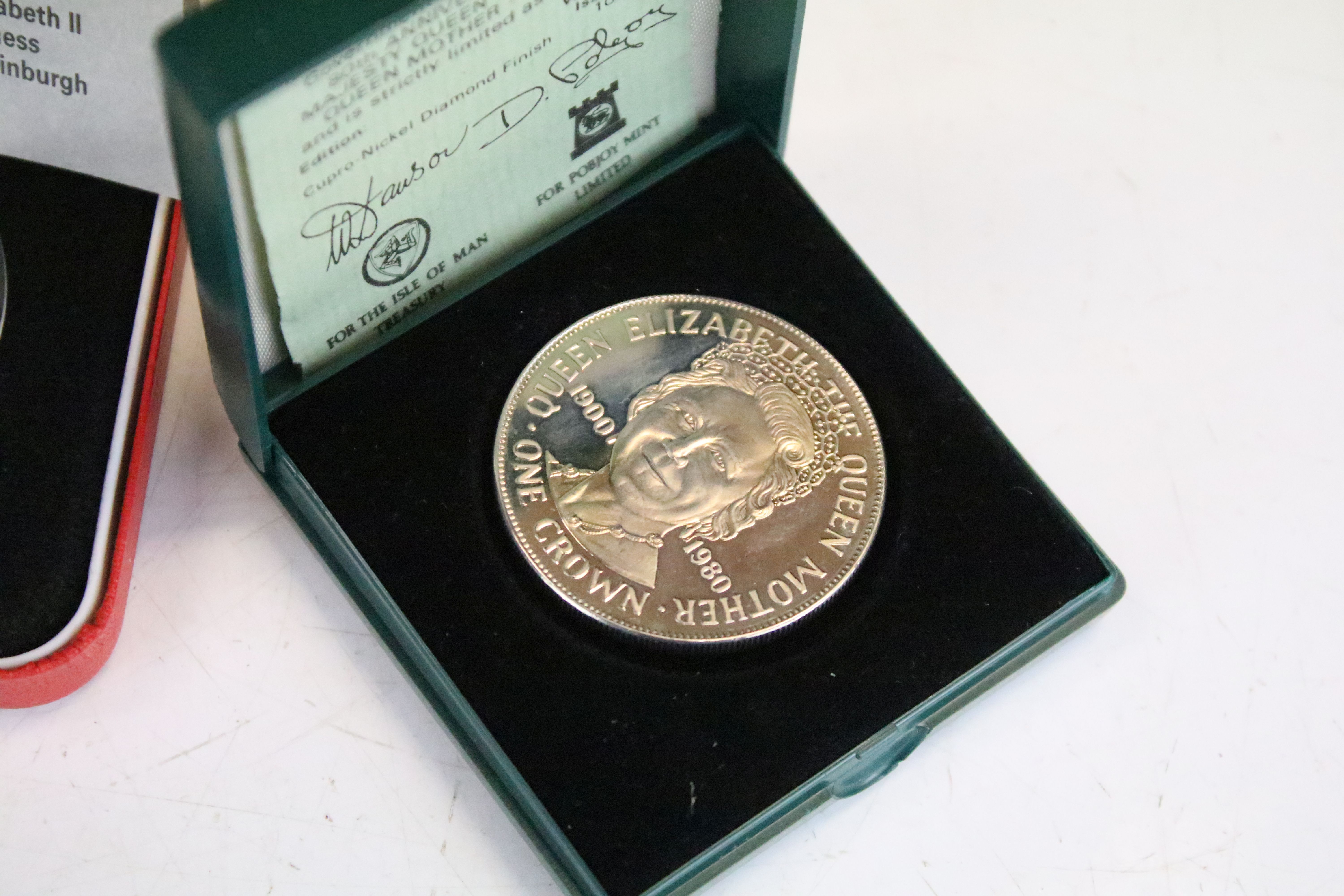 A collection of cased uncirculated and proof coins to include silver proof examples. - Image 3 of 13