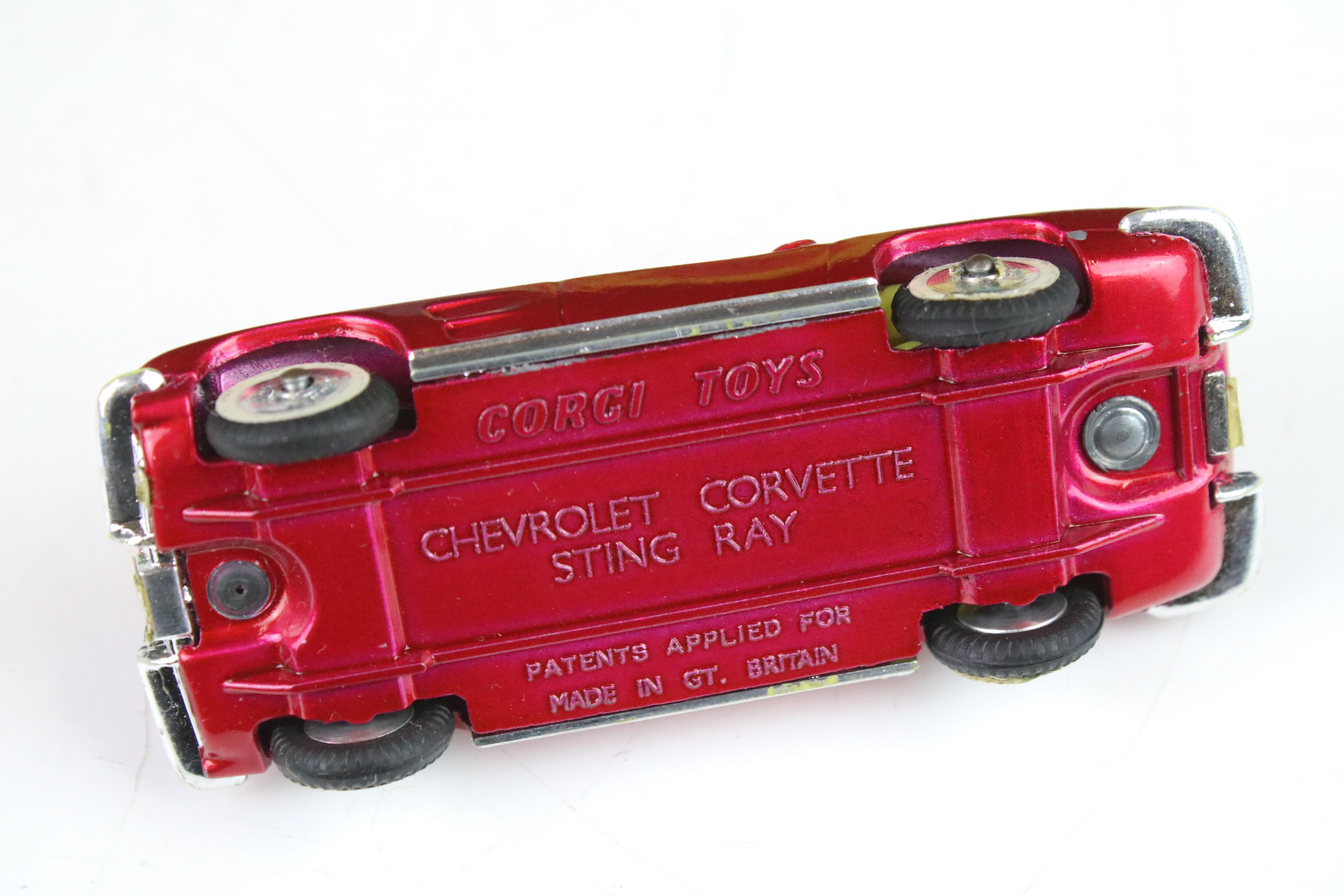 Three Corgi diecast models to include boxed 310 Chevrolet Corvette Sting Ray in metallic cerise with - Image 4 of 16