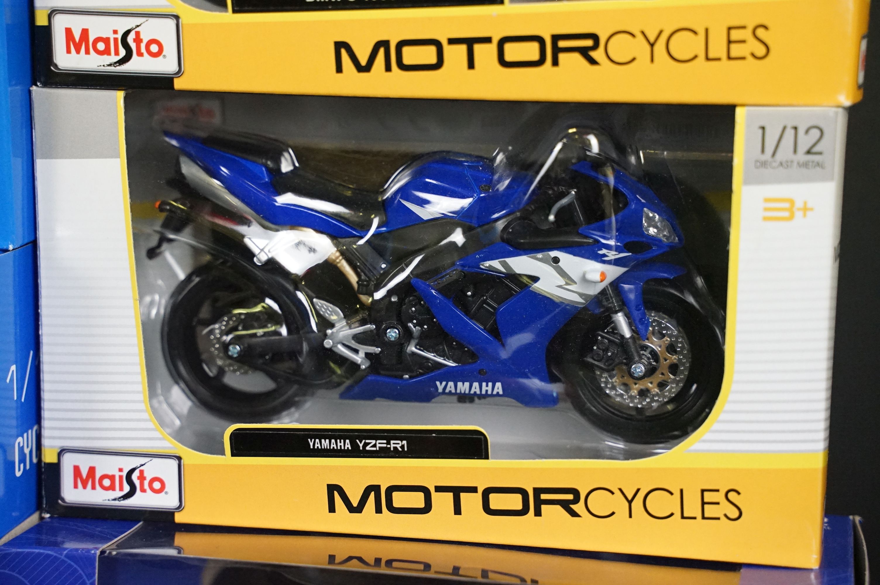 19 Boxed diecast model motorbikes to include 12 x Burago 1/10 Cycle and 7 x Maisto featuring 2 x - Image 8 of 12