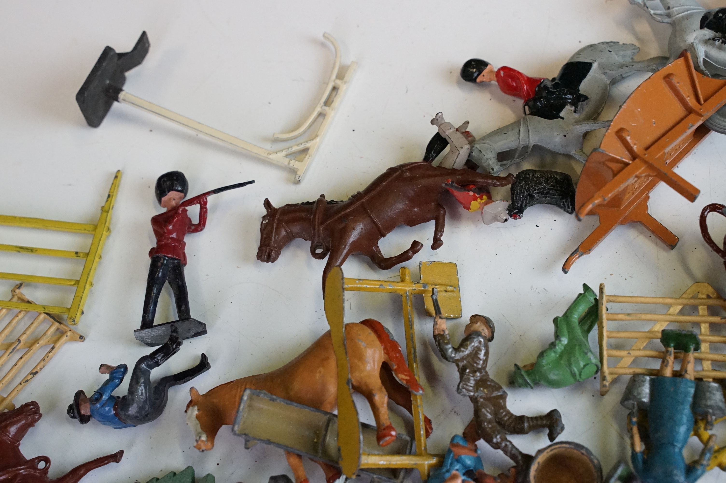 Quantity of various early-mid 20th C metal figures and accessories to include boxed Britains - Image 8 of 8