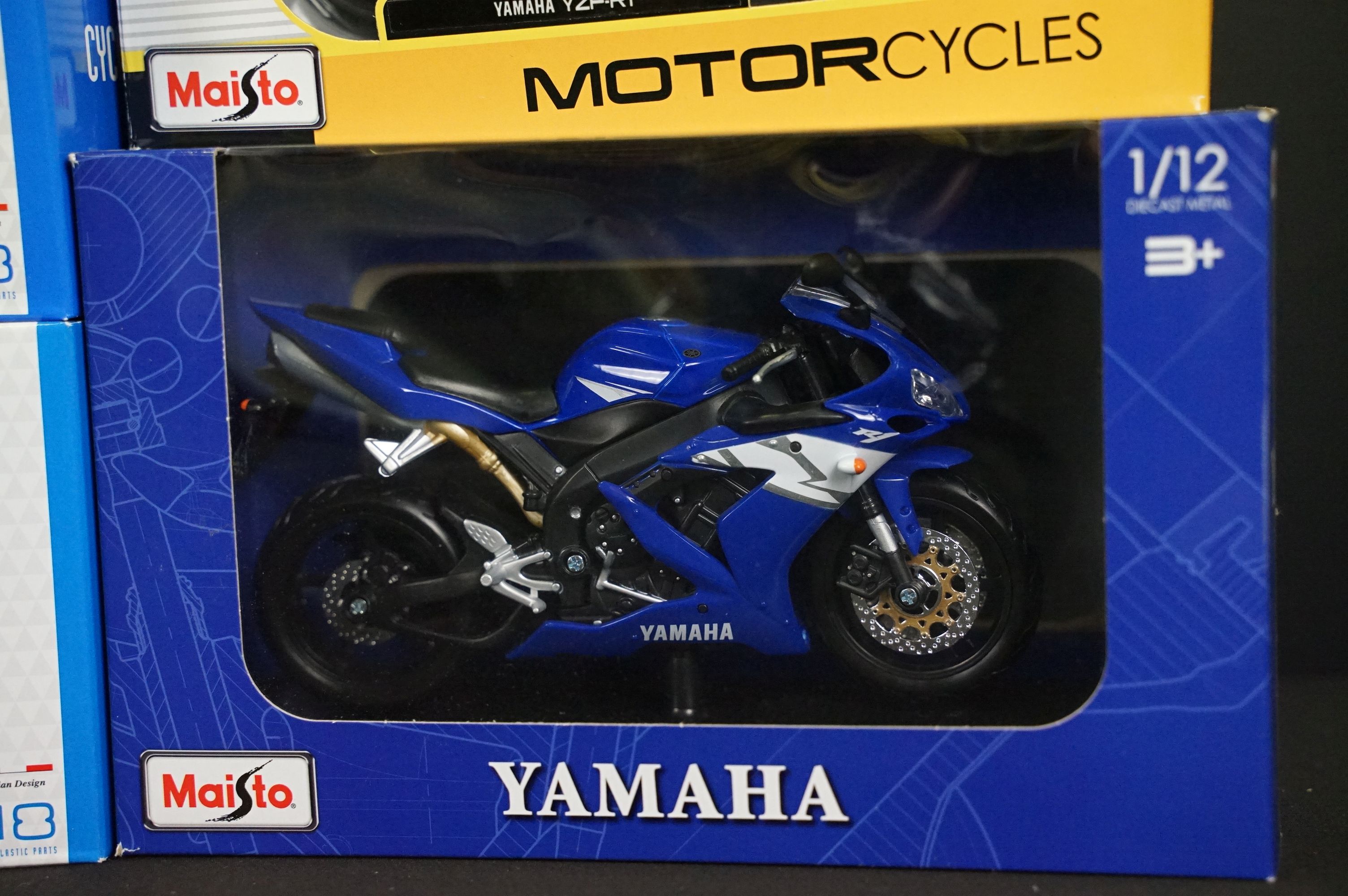 19 Boxed diecast model motorbikes to include 12 x Burago 1/10 Cycle and 7 x Maisto featuring 2 x - Image 9 of 12