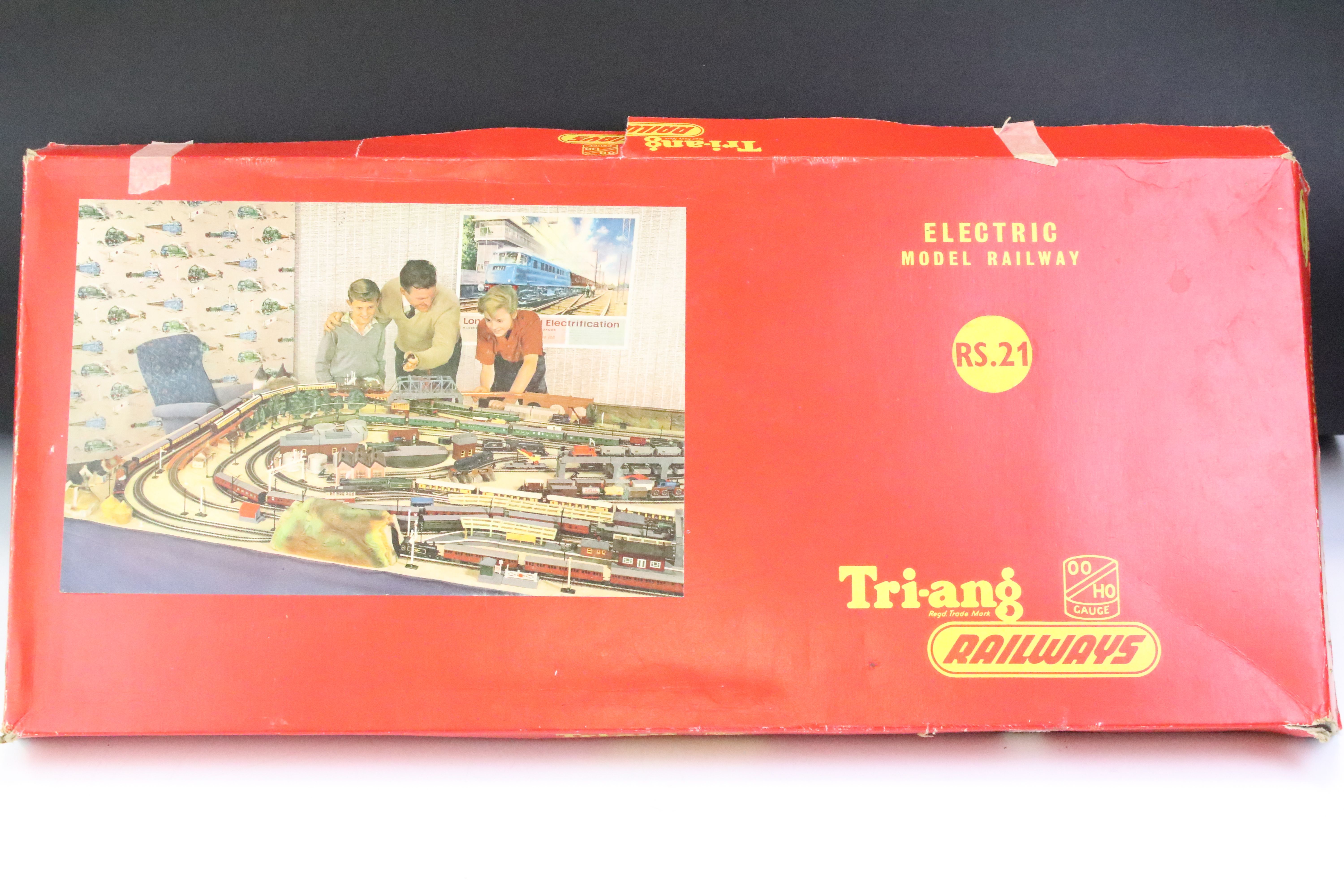 Two boxed Triang OO gauge electric train sets to include RS21 with Princess Victoria locomotive - Image 2 of 7