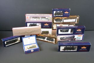 13 Boxed OO gauge locomotives to include Hornby R3831 Late BR Thompson Class A2/2 4-6-2 Thane of