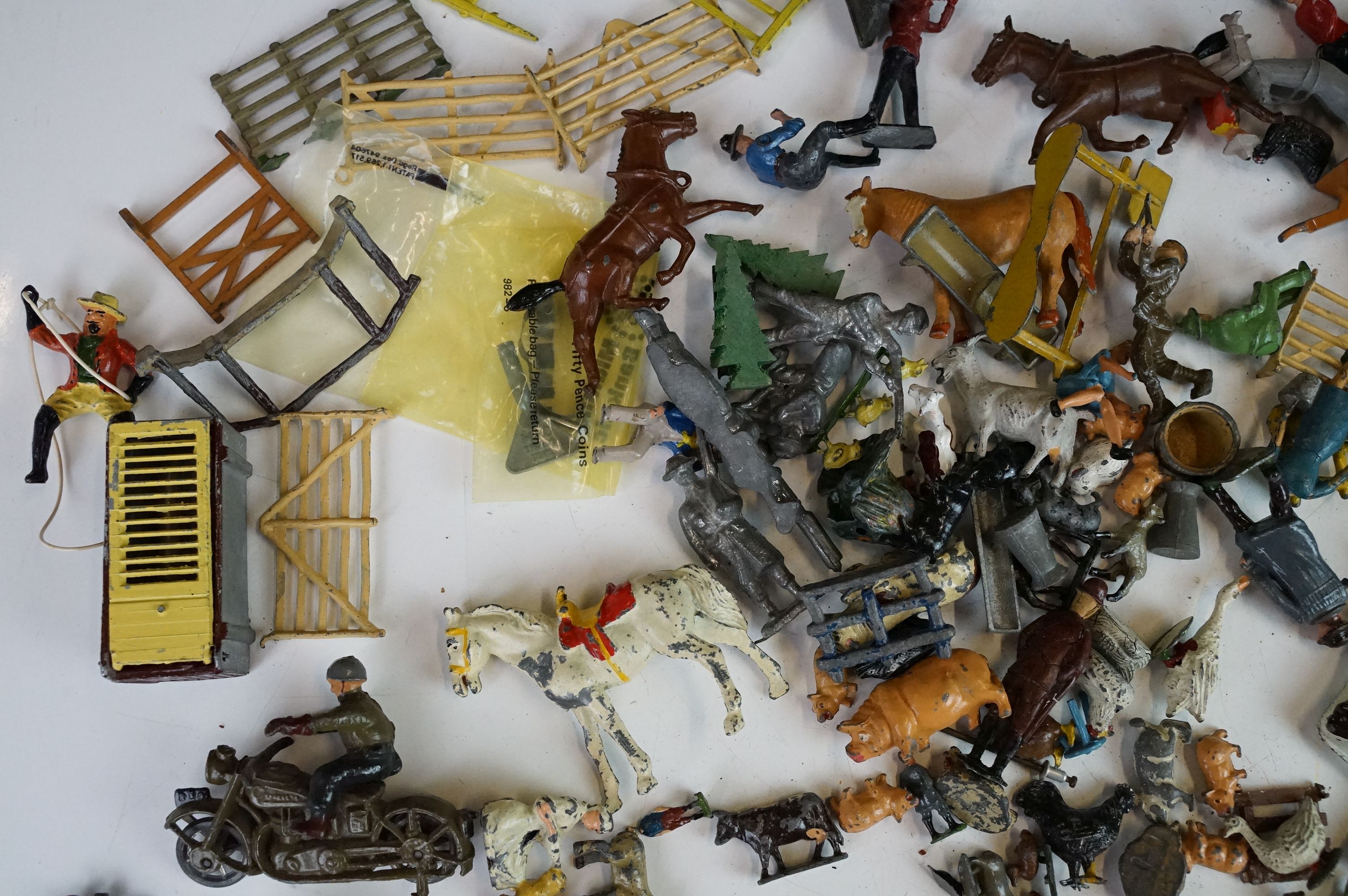 Quantity of various early-mid 20th C metal figures and accessories to include boxed Britains - Image 5 of 8