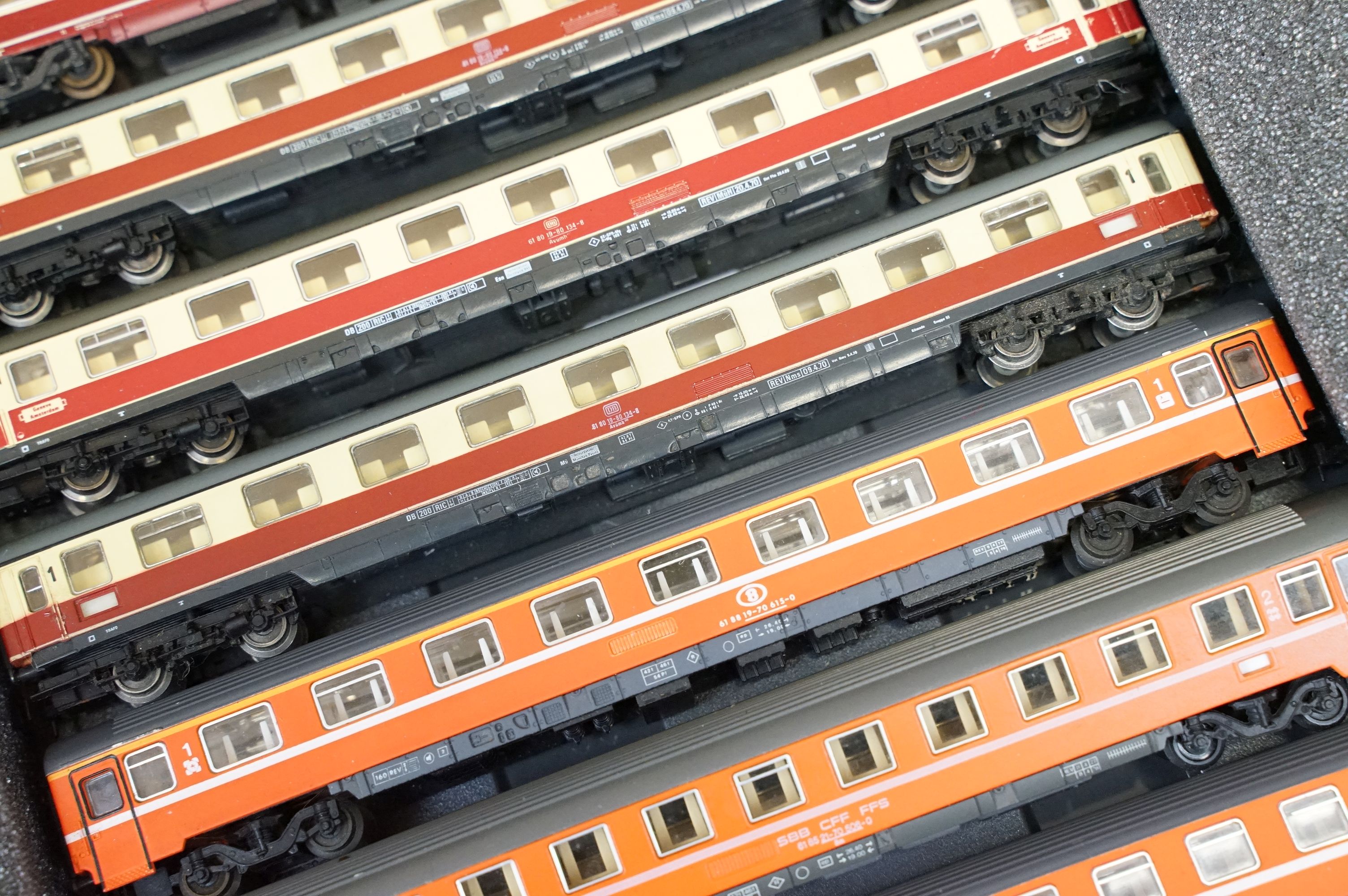 Over 80 N gauge items of rolling stock to include coaches, vans and wagons featuring Minitrix, Roco, - Image 8 of 8