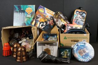 67 Doctor Who figures unboxed in gd condition with 6 x Doctor Who lunch boxes, 5 x Doctor Who LP /