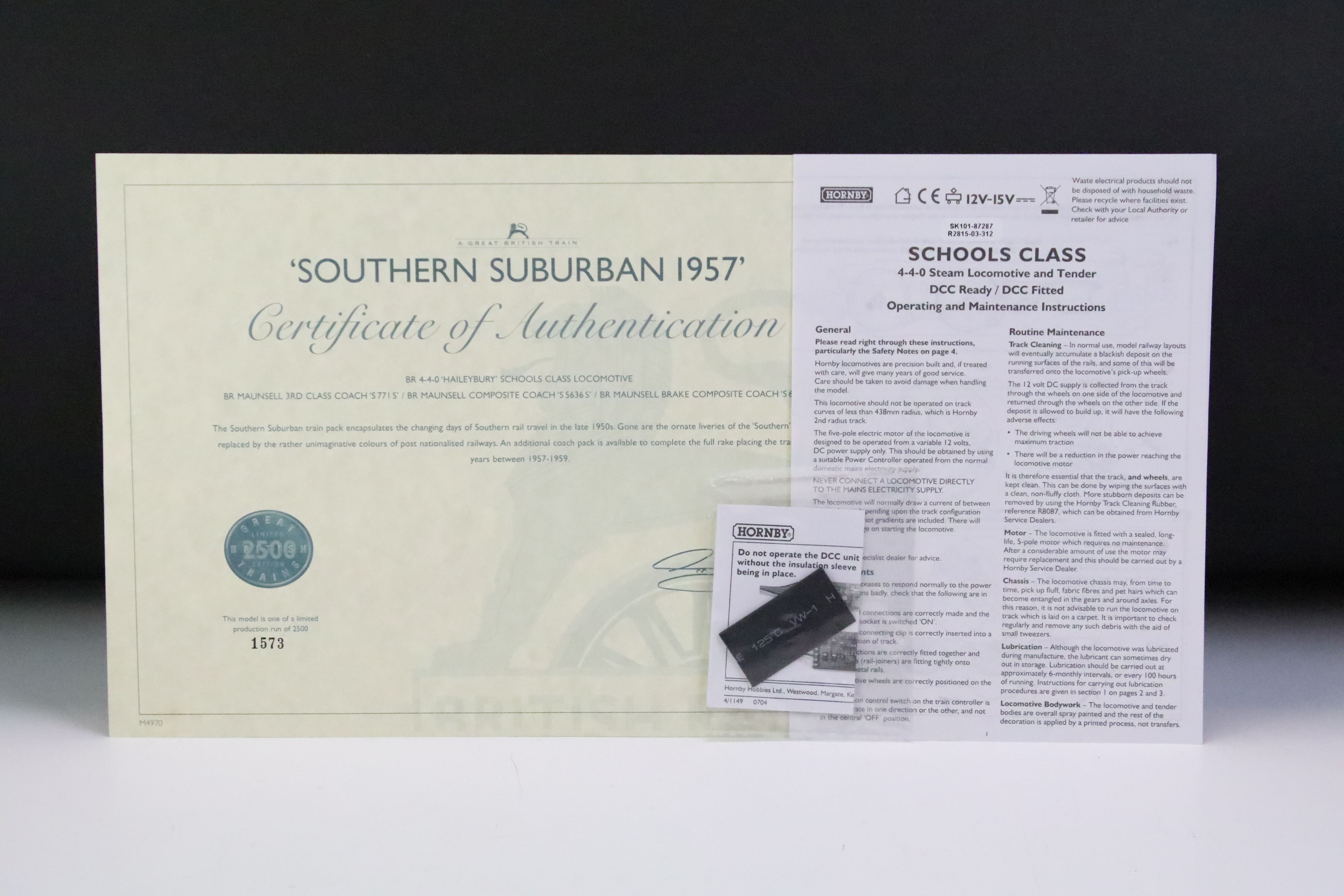 Boxed ltd edn Hornby OO gauge R2815 Southern Suburban 1957 Train Pack, complete with certificate - Image 4 of 5
