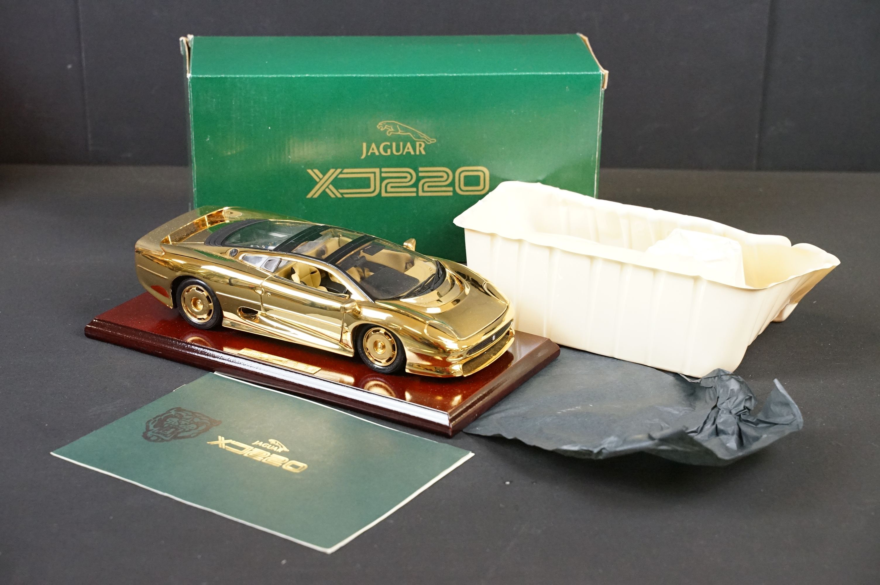 Four boxed 1/18 scale GWILO diecast models to include 22 carat gold plated Jaguar XJ220 on wooden - Image 6 of 9