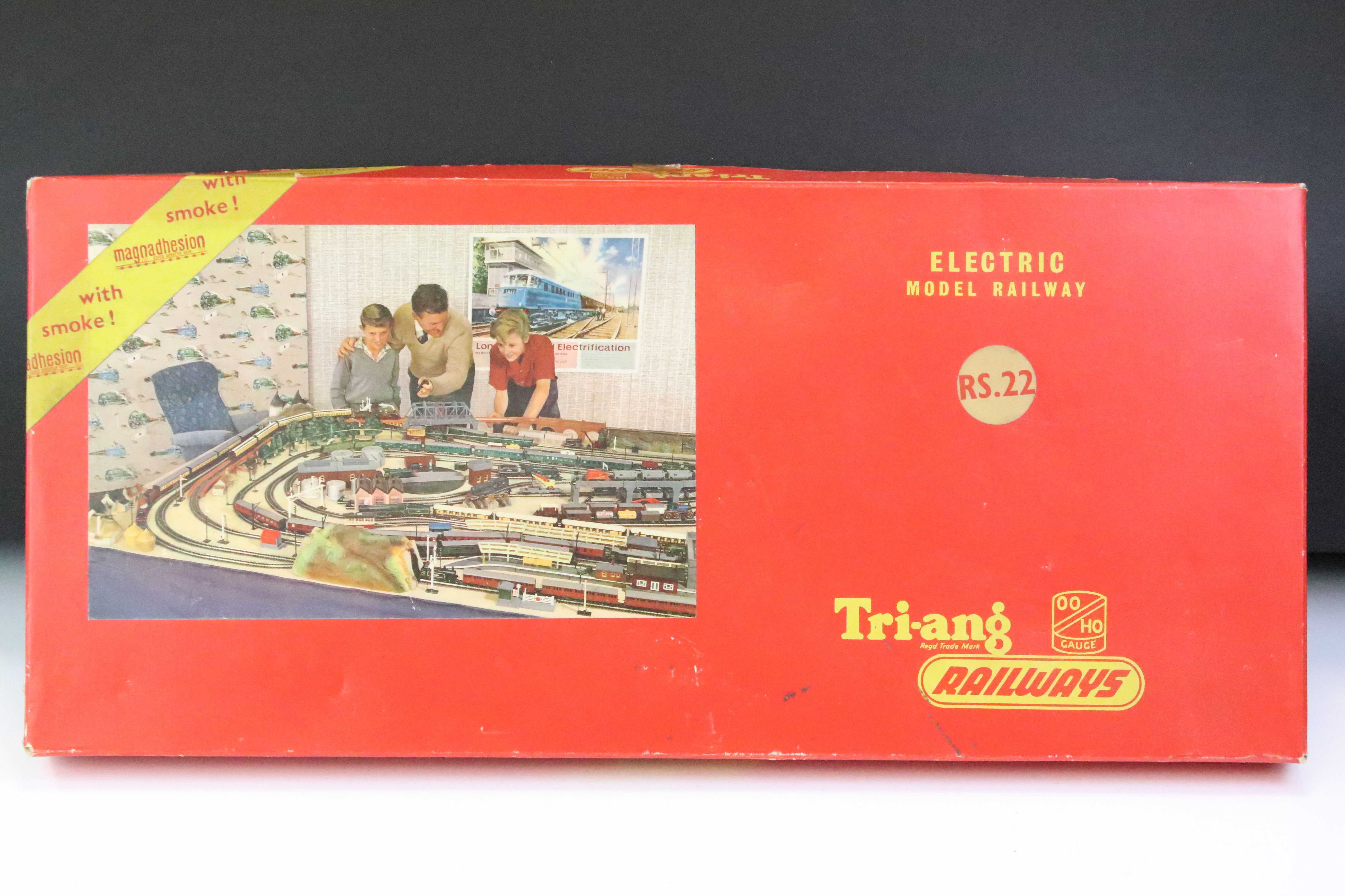 Two boxed Triang OO gauge electric train sets to include RS21 with Princess Victoria locomotive - Image 5 of 7