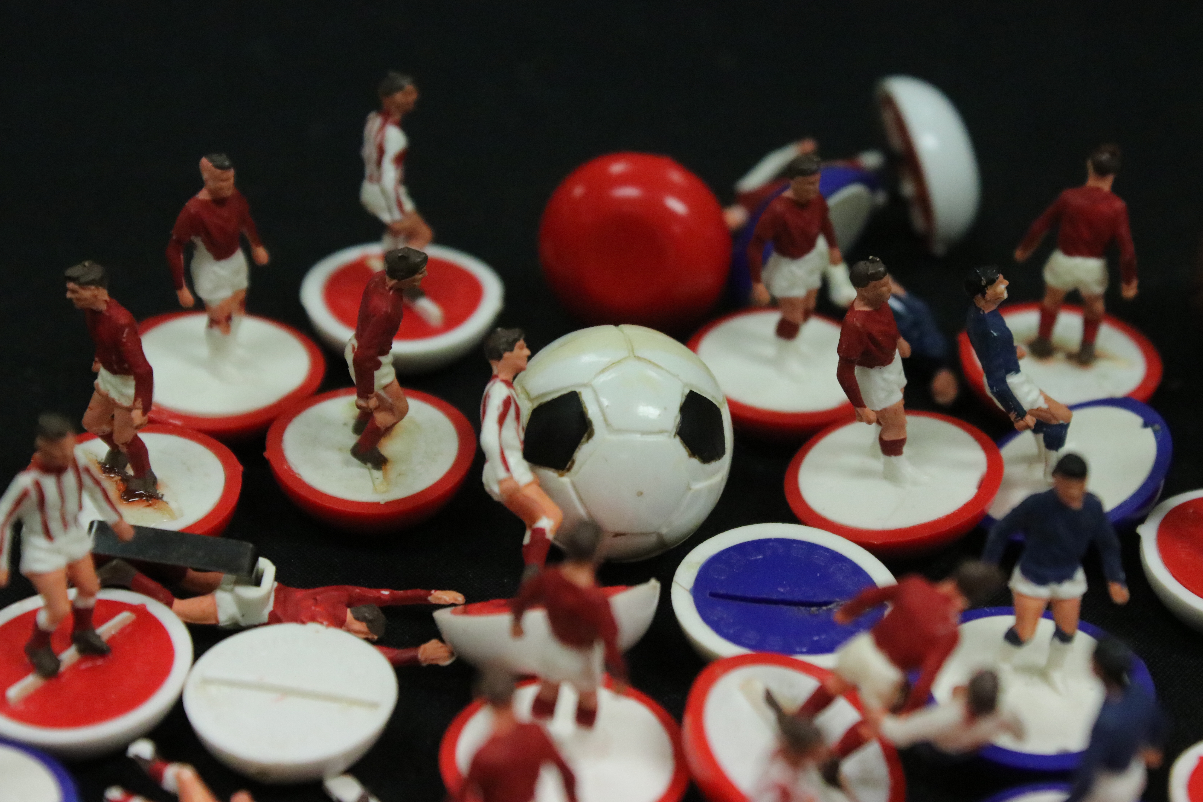 Subbuteo - Collection of mainly HW Subbuteo to include 16 x boxed teams featuring The Arsenal, - Image 29 of 30