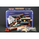 100 OO / HO gauge & Hornby Dublo items of rolling stock to include Triang, Hornby, Athearn, Life