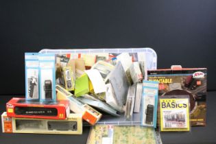 Collection of boxed / carded HO gauge model railway plastic and wooden kits and accessories to