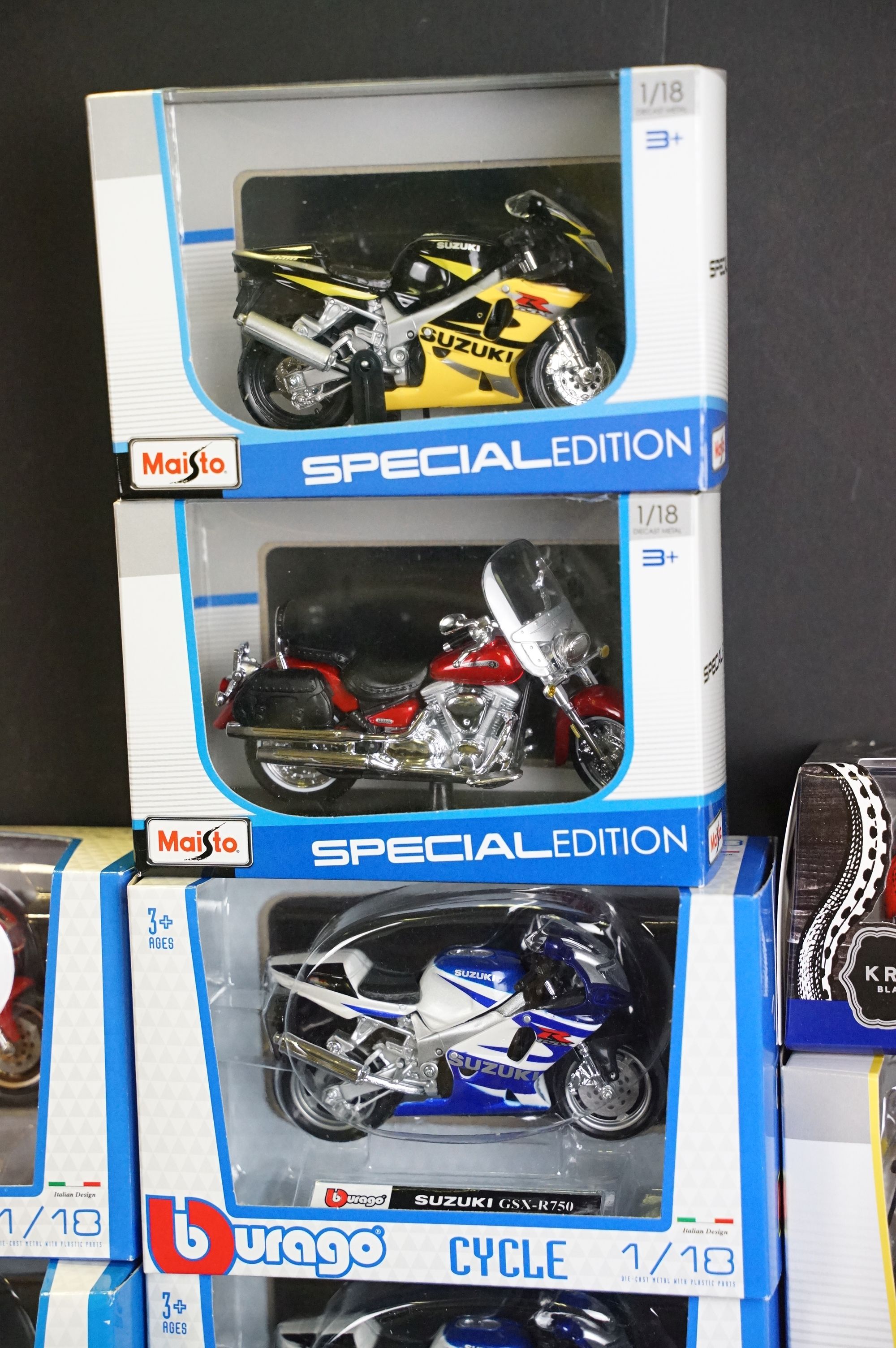 19 Boxed diecast model motorbikes to include 12 x Burago 1/10 Cycle and 7 x Maisto featuring 2 x - Image 5 of 12