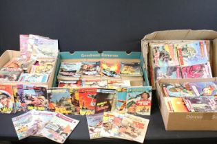 Collection of around 500 Commando Comics / books to include varying runs mainly between issue