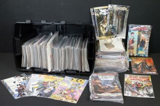 Comics - Collection of Comics featuring mainly 90s onwards DC & Marvel comics to include Captain