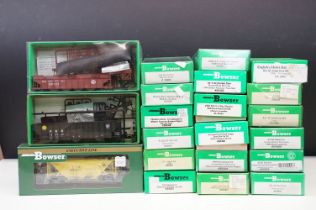 21 Boxed Bowser HO gauge items of rolling stock plastic model kits, all appearing unbuilt and