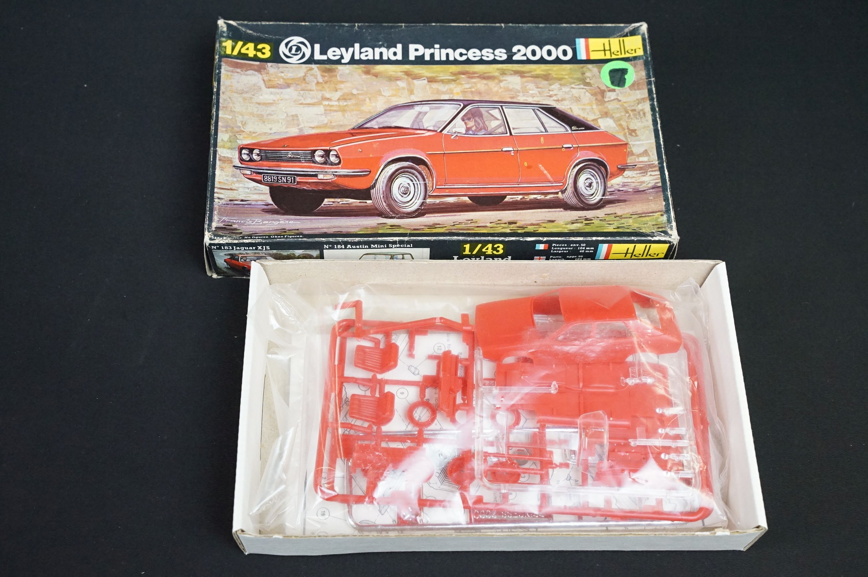 Five boxed Heller 1/43 Leyland Princess 2000 plastic model kits (2 sealed examples) along with 2 x - Image 2 of 5
