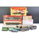 Collection of OO gauge model railway to include boxed Airfix 54125-5 Caerphilly Castle locomotive (