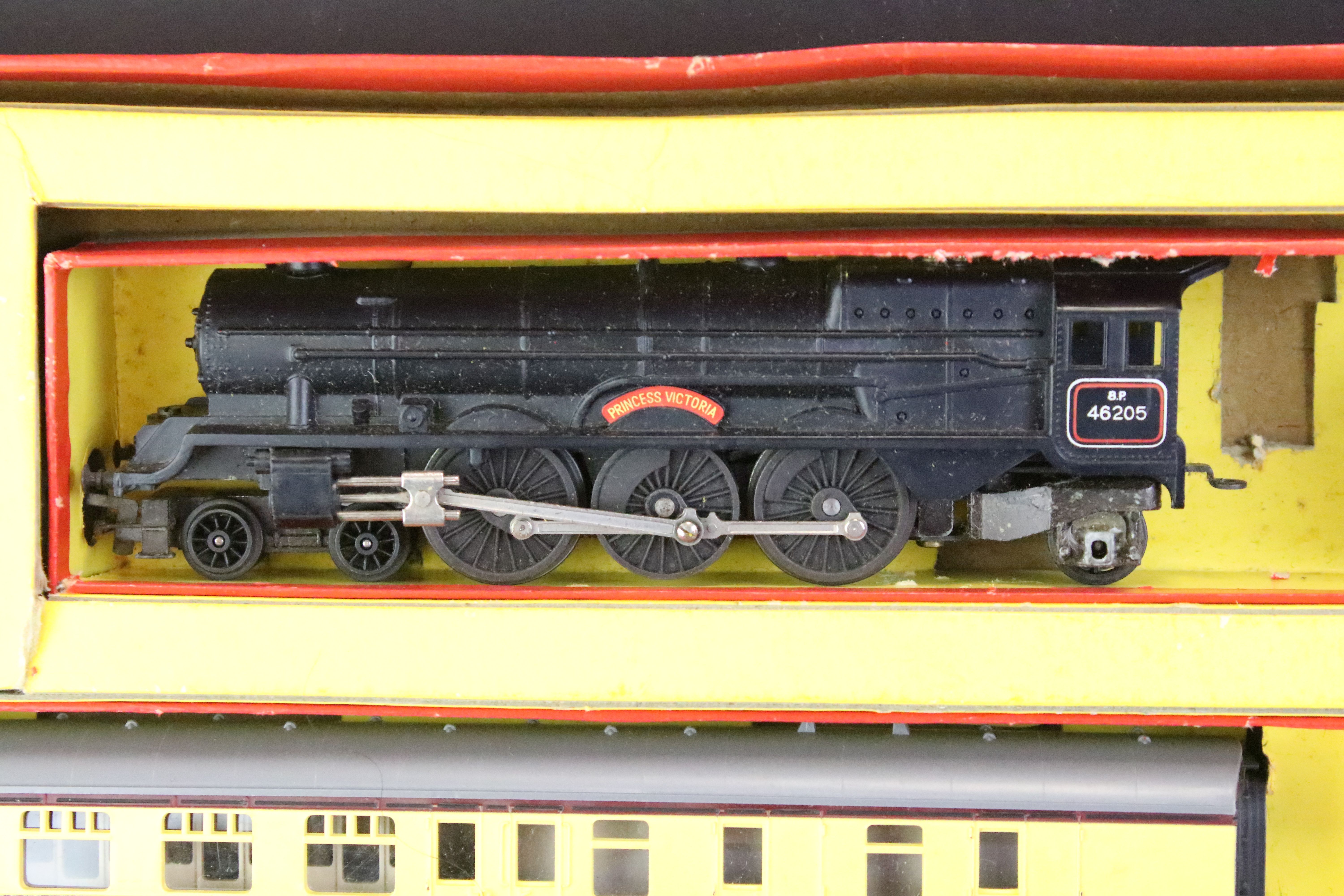 Two boxed Triang OO gauge electric train sets to include RS21 with Princess Victoria locomotive - Image 4 of 7