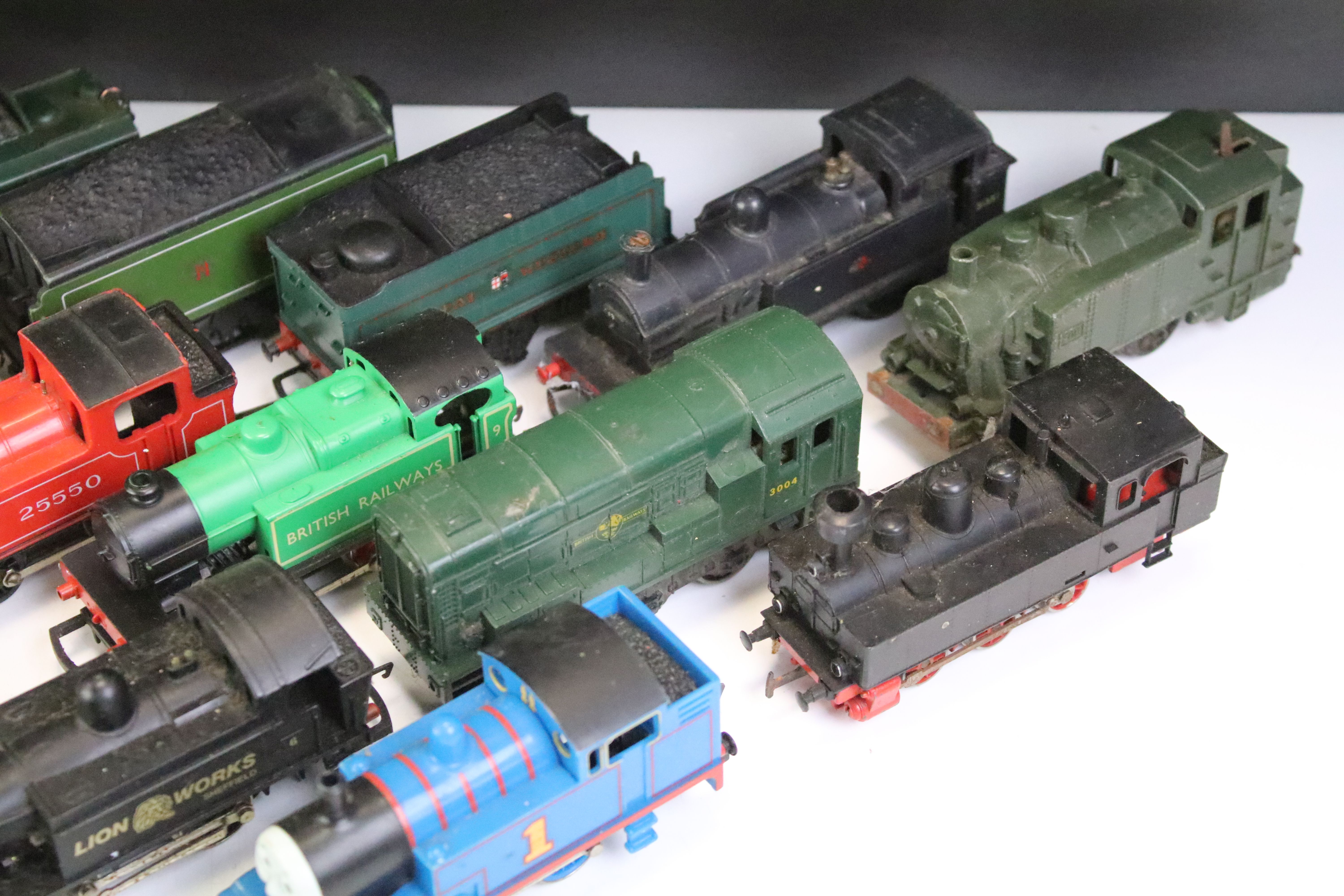 17 OO gauge locomotives to include Lima King George V, Hornby Thomas, Hornby Percy, Hornby ECC - Image 5 of 7