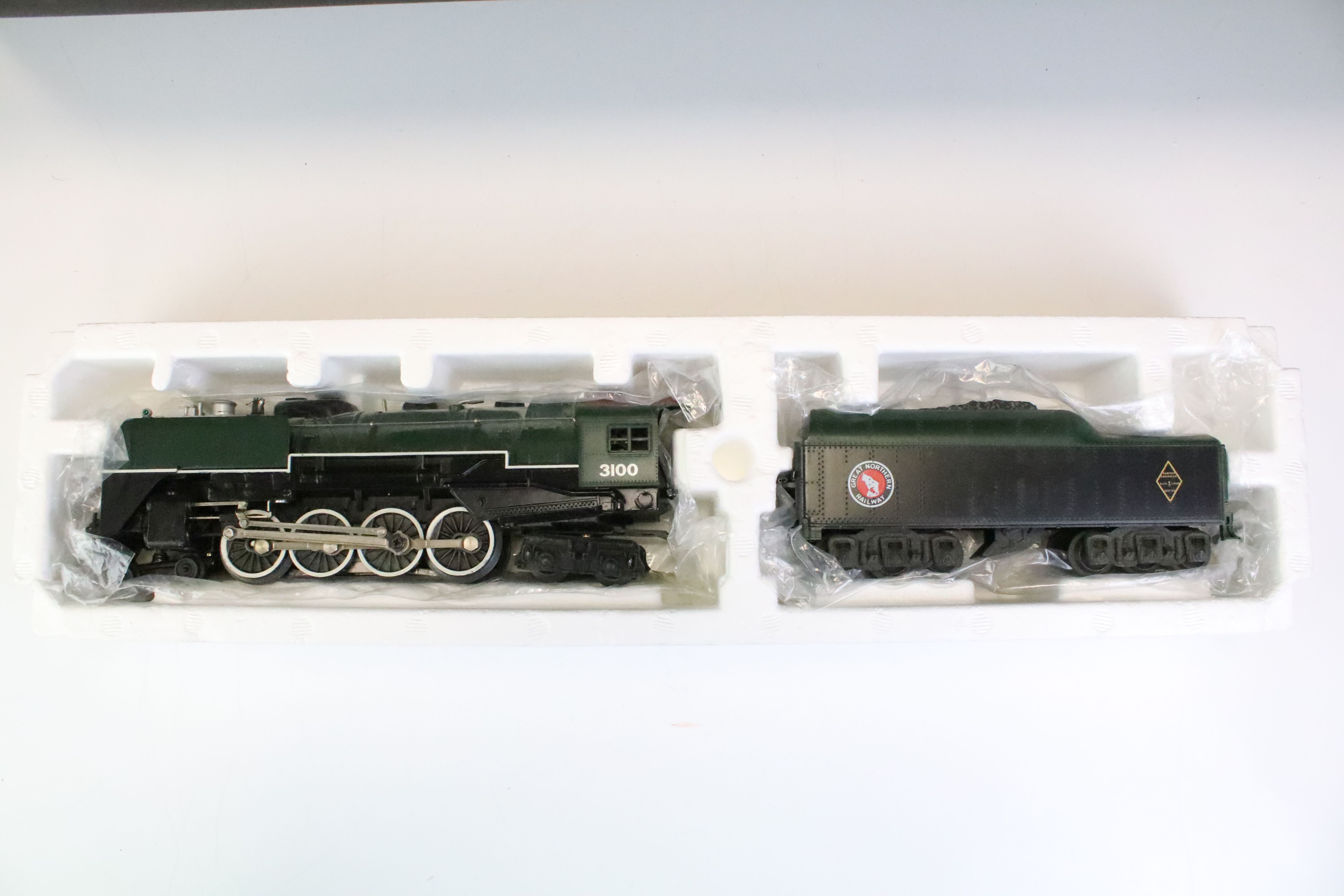 Two boxed Lionel O gauge locomotives to include 6-8100 Norfolk and Western Streamlined diecast 4-8-4 - Image 3 of 9