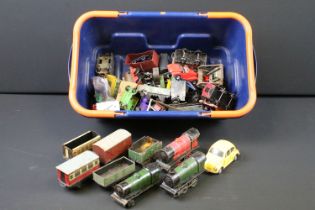 Quantity of play worn O gauge model railway to include Hornby locomotives, rolling stock etc plus