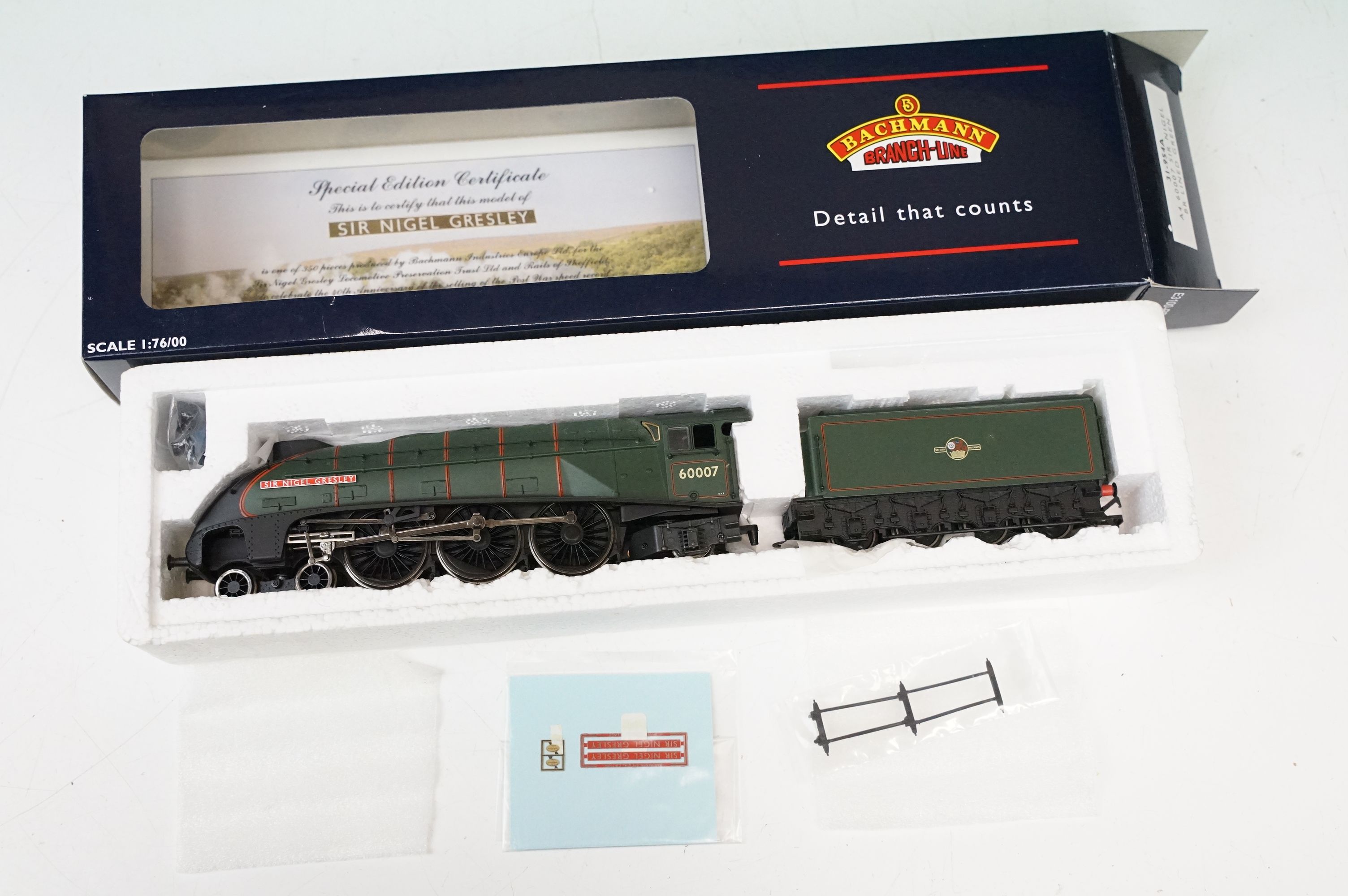 Boxed Special Ltd Edn Bachmann OO gauge Class A4 No 60007 Sir Nigel Gresley locomotive, with outer - Image 2 of 6