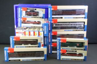 26 Boxed Walthers HO gauge items of rolling stock to include 932-9650 1953 Era PRR Broadway LTD Budd